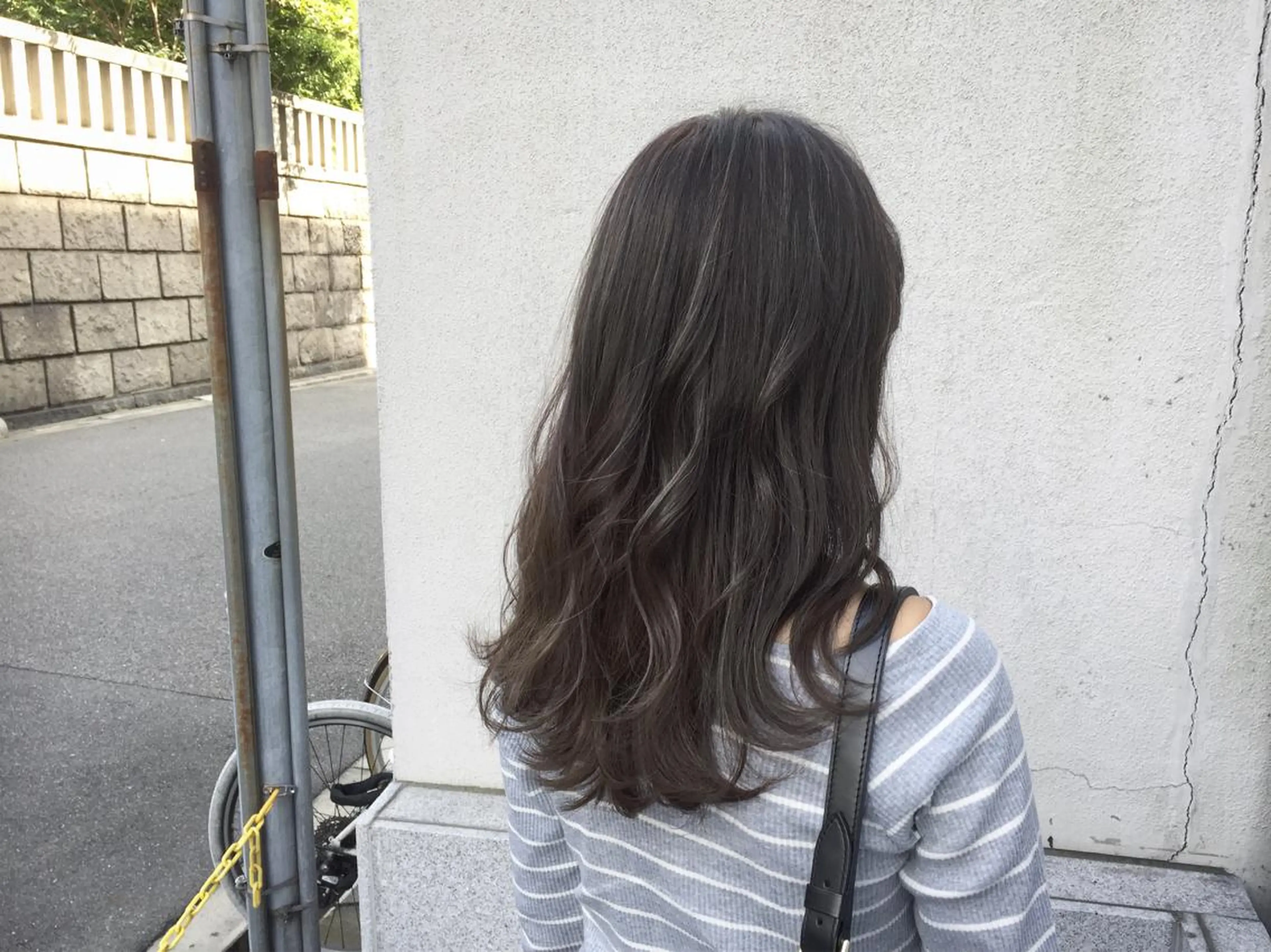 セミロング カラー ブルーカラー ブルージュ ハイライトカラー イルミナカラー ハイライト 🌈髪質改善カラーの 🌈坂本侑樹のヘアスタイル