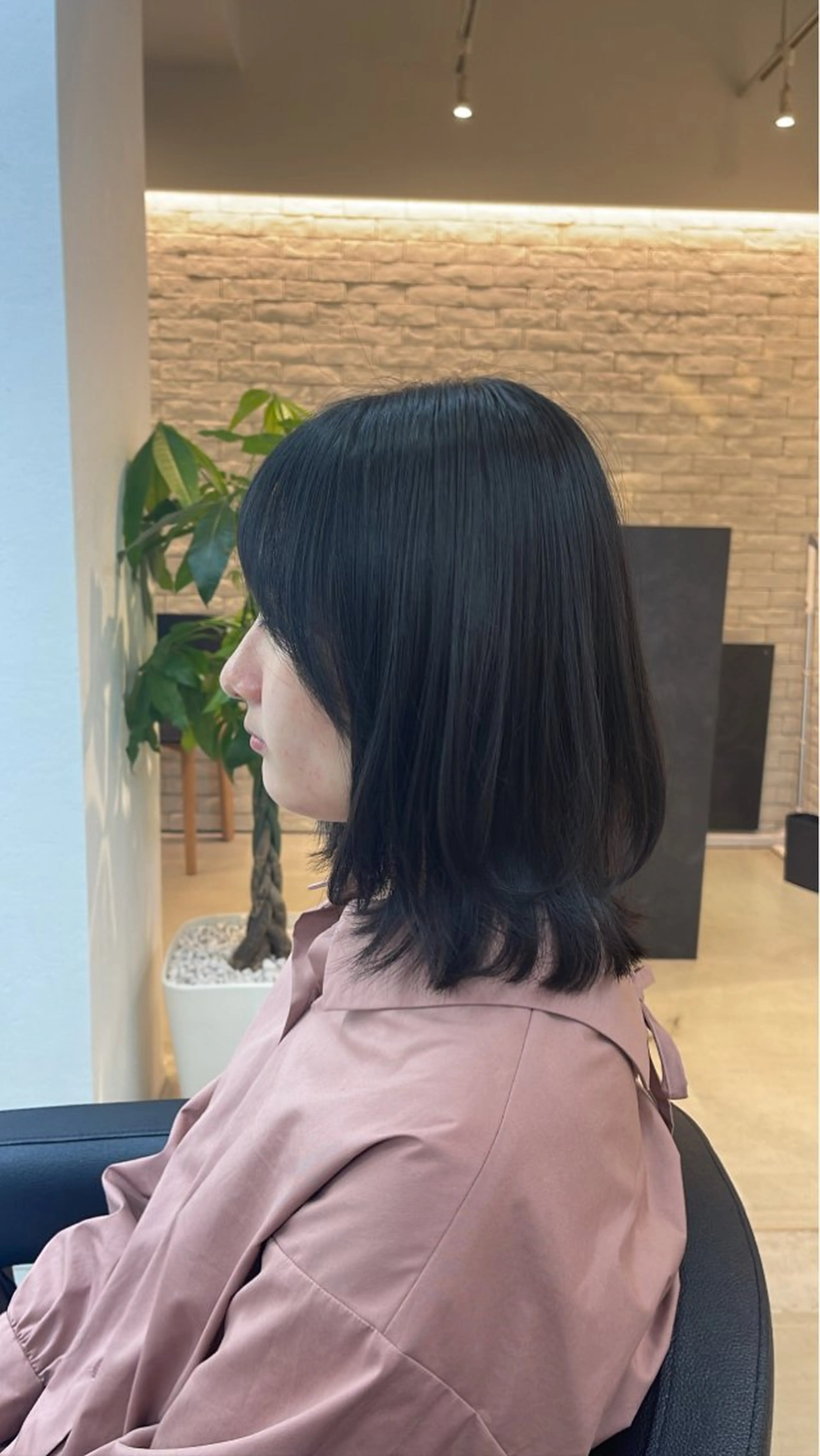 ミディアム TENSHO ハイトーンレイヤーのヘアスタイル