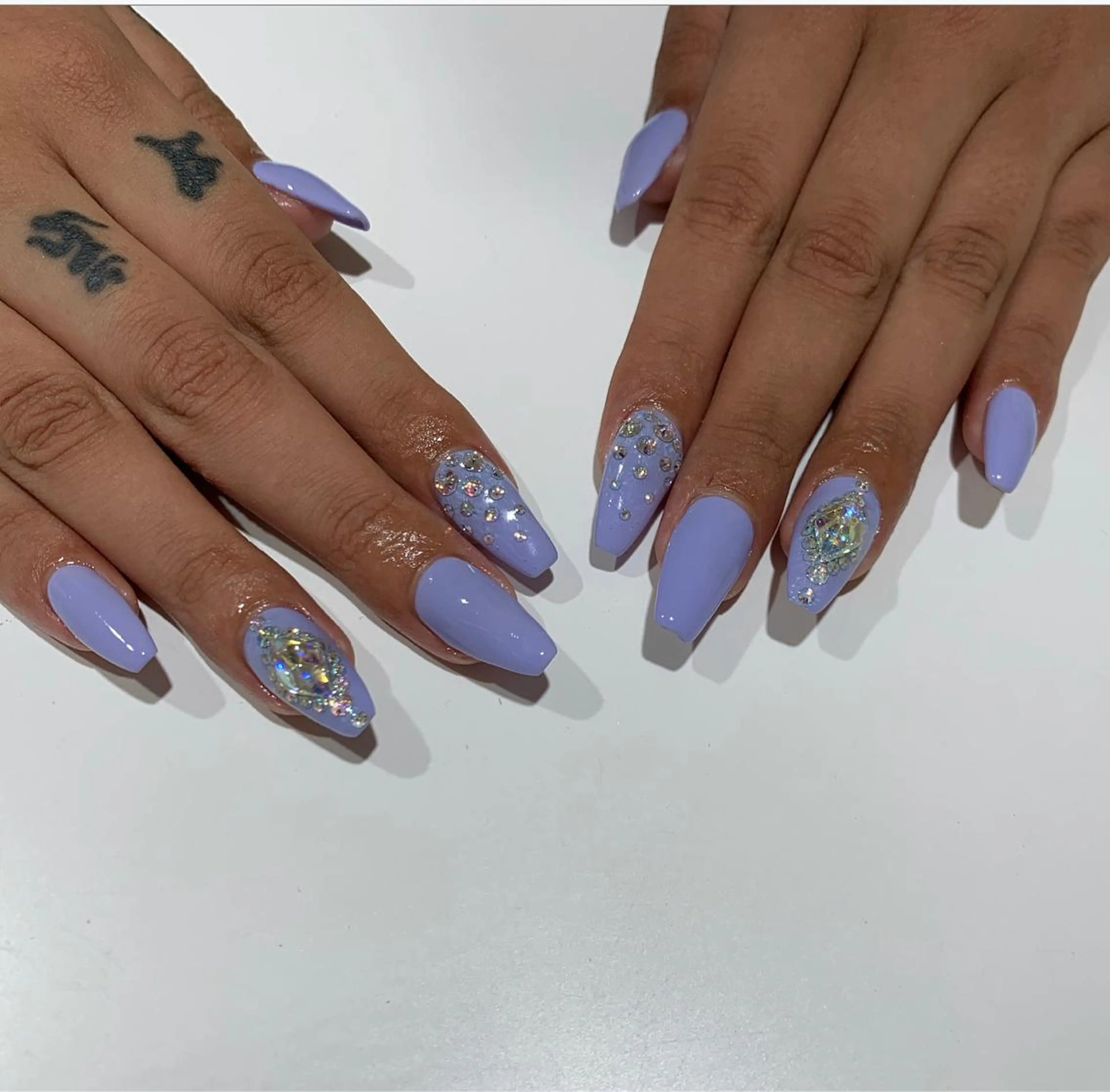 ネイル ストーンネイル ハンドネイル 佐藤 穂乃香のネイルデザイン