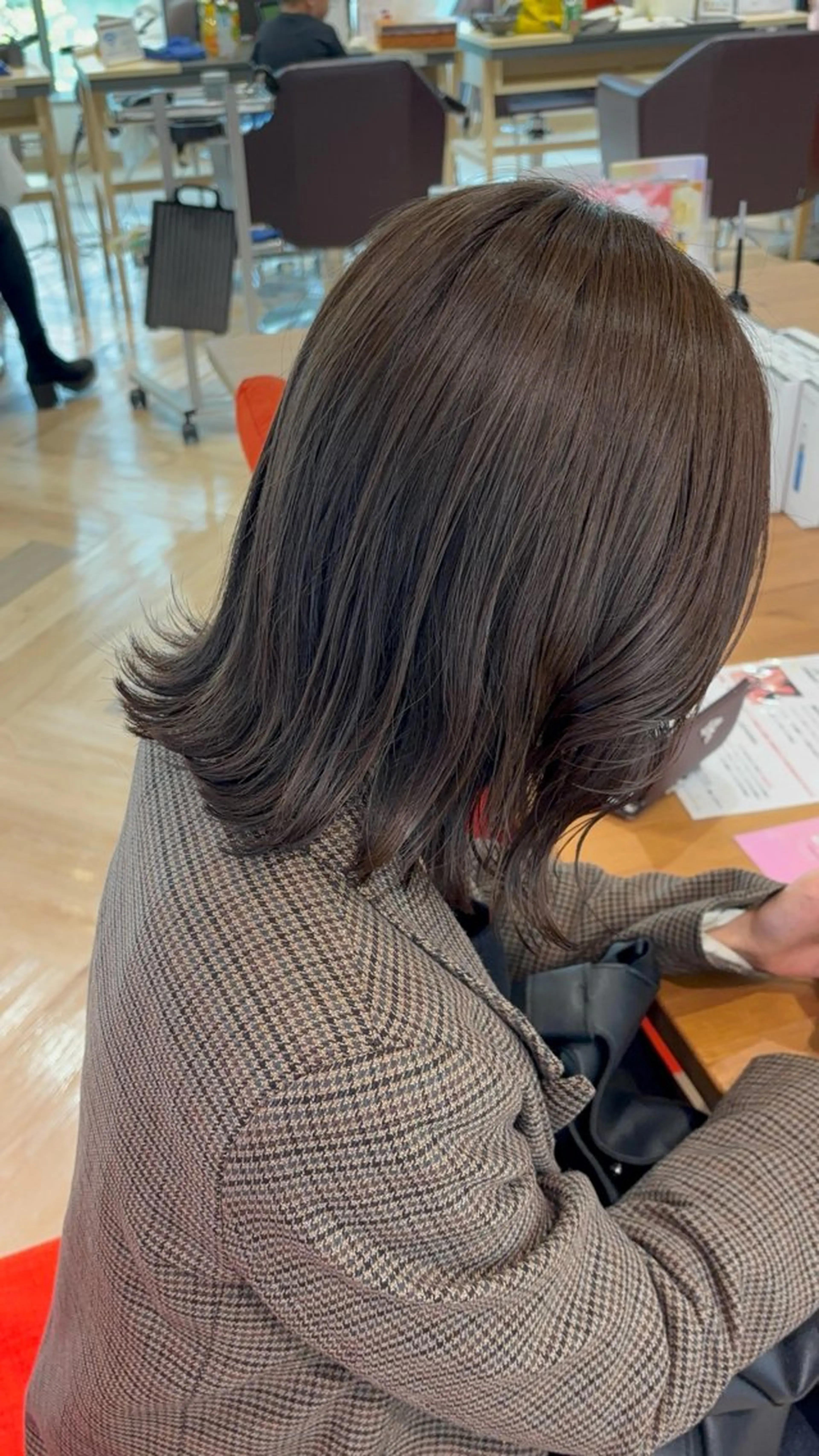 ミディアム カラー ベージュカラー オリーブベージュ カット ヘアカラー ゆい/パーマ/レイヤ ー/似合わせカラーのヘアスタイル