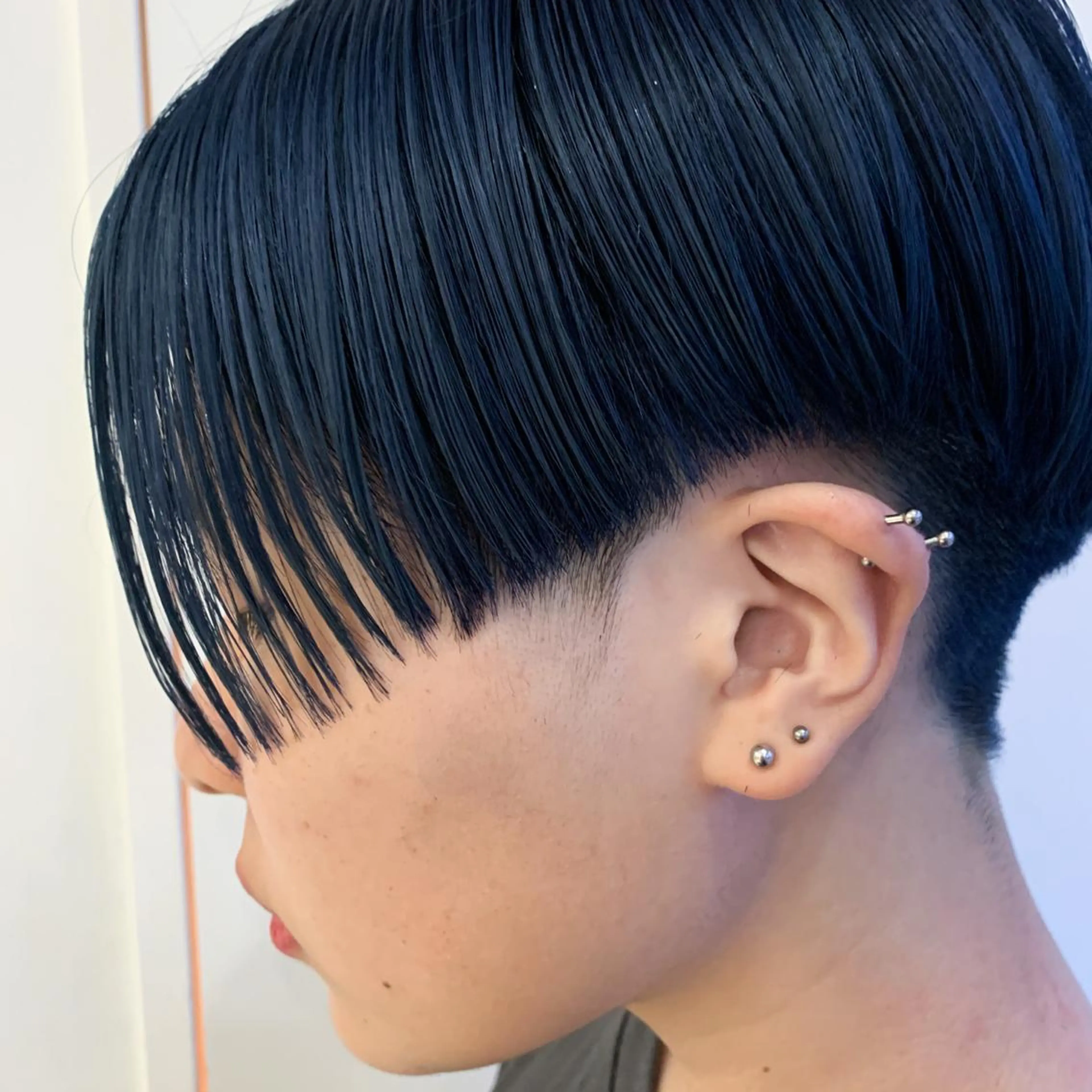 ショート nuu所属・💜ショート💜 ウルフ、ボブ二色亜美のヘアスタイル