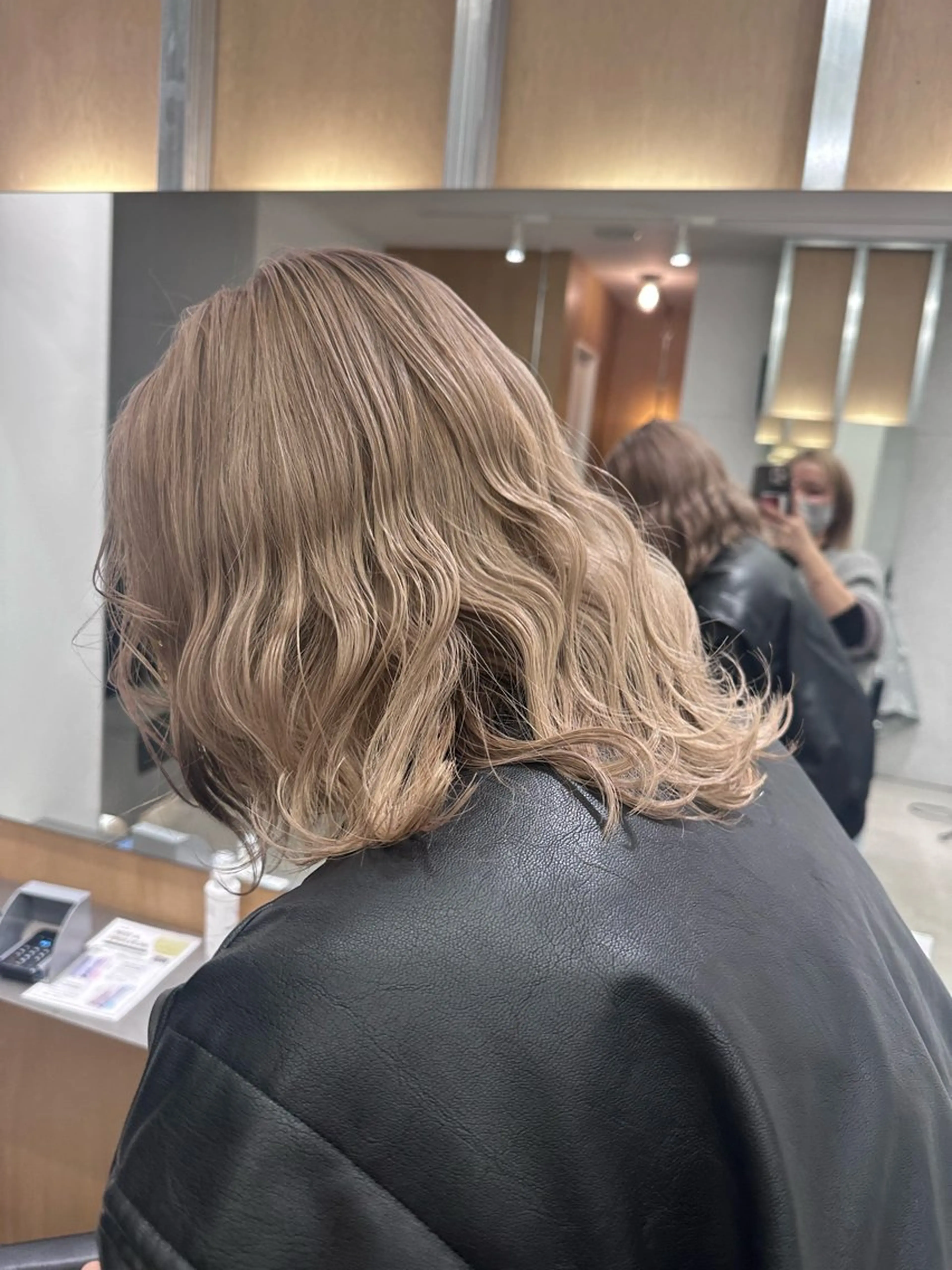 セミロング ヘアカラー GOAT_茅ヶ崎 キシ サクラのヘアスタイル