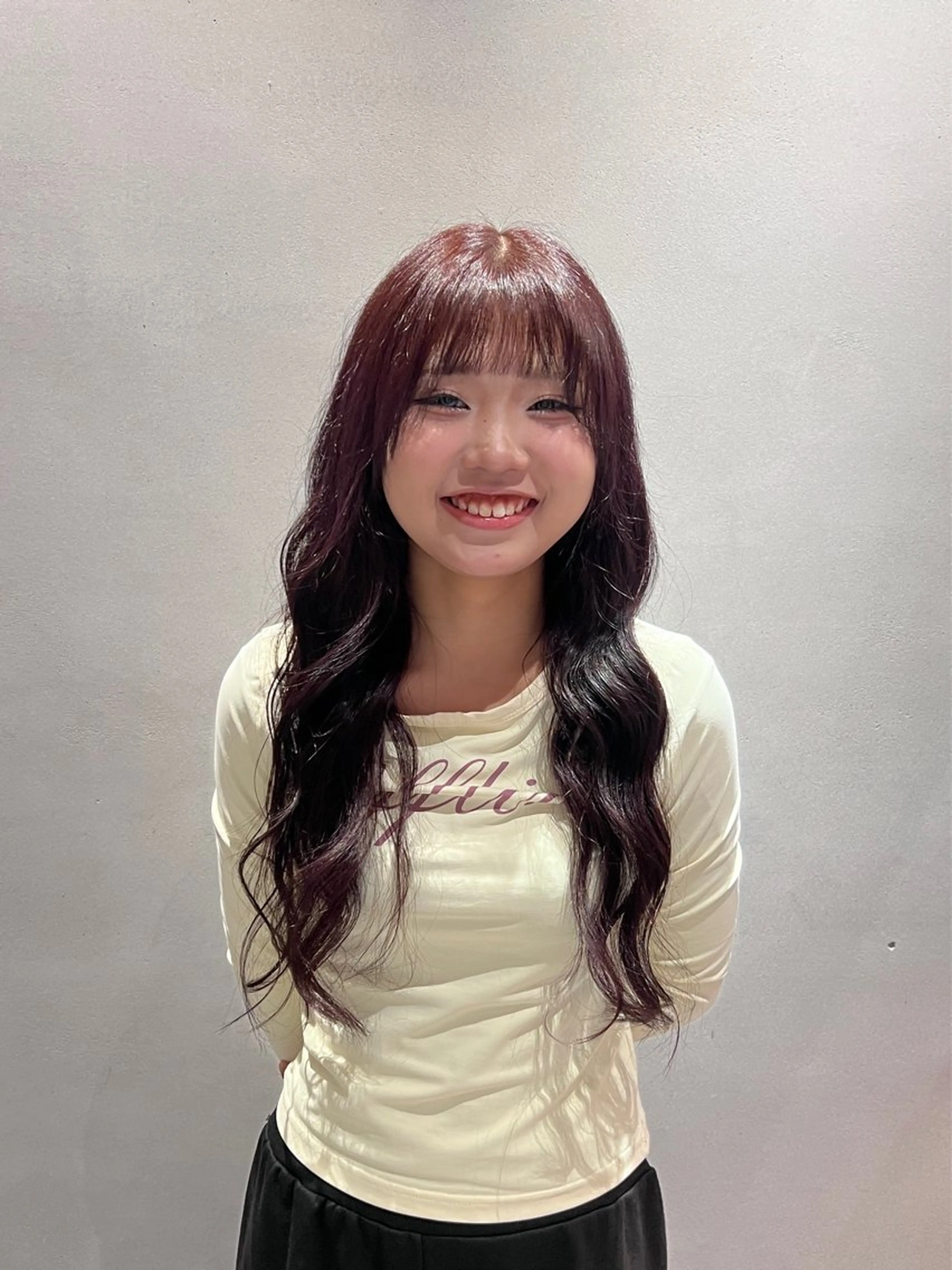 ロング カラー ラベンダーカラー 韓国風ヘア レイヤーカット 小山 優香のヘアスタイル