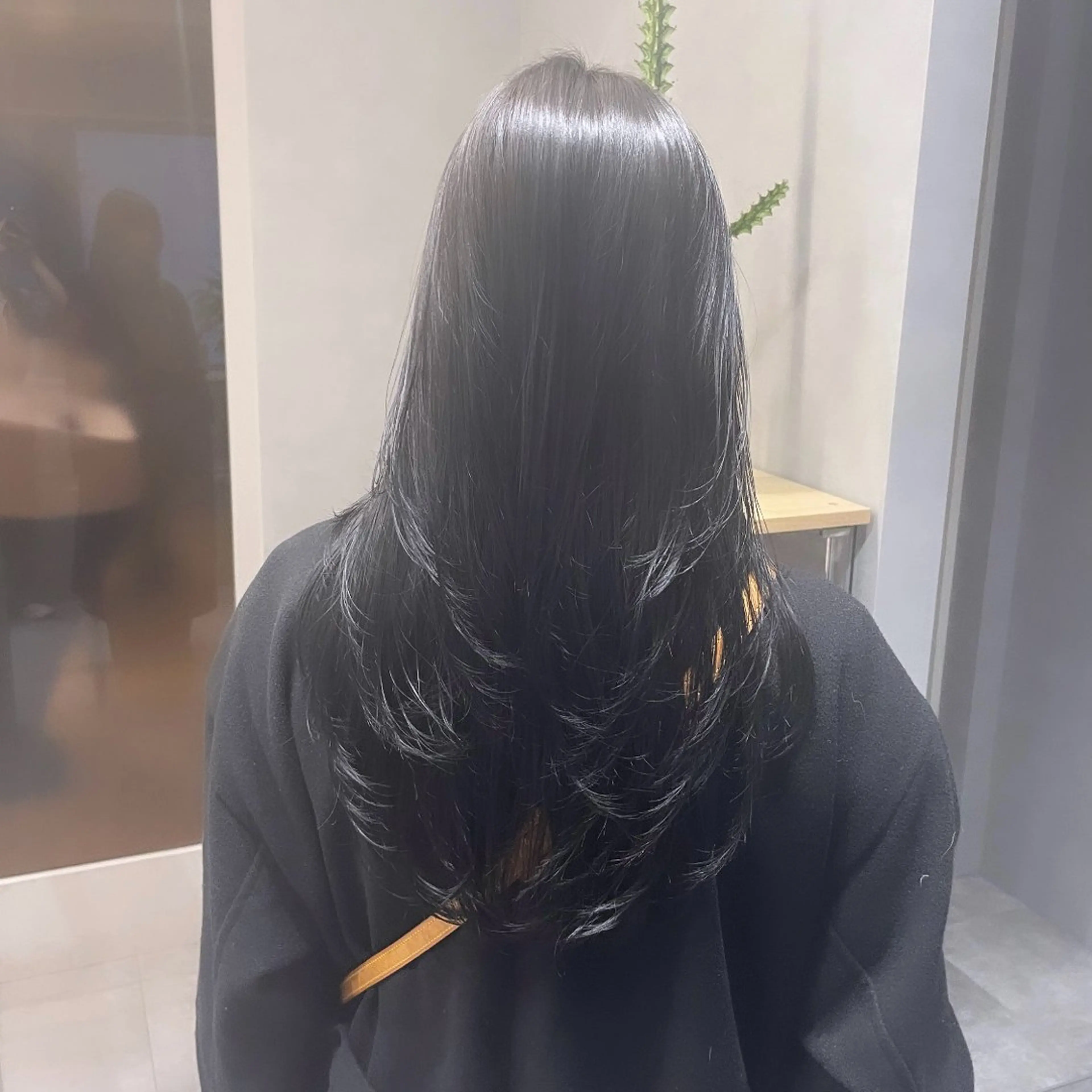 ロング カラー アッシュ アッシュグレー レイヤーカット カット ヘアカラー Rui/透明感カラー 暖色/レイヤーカットのヘアスタイル