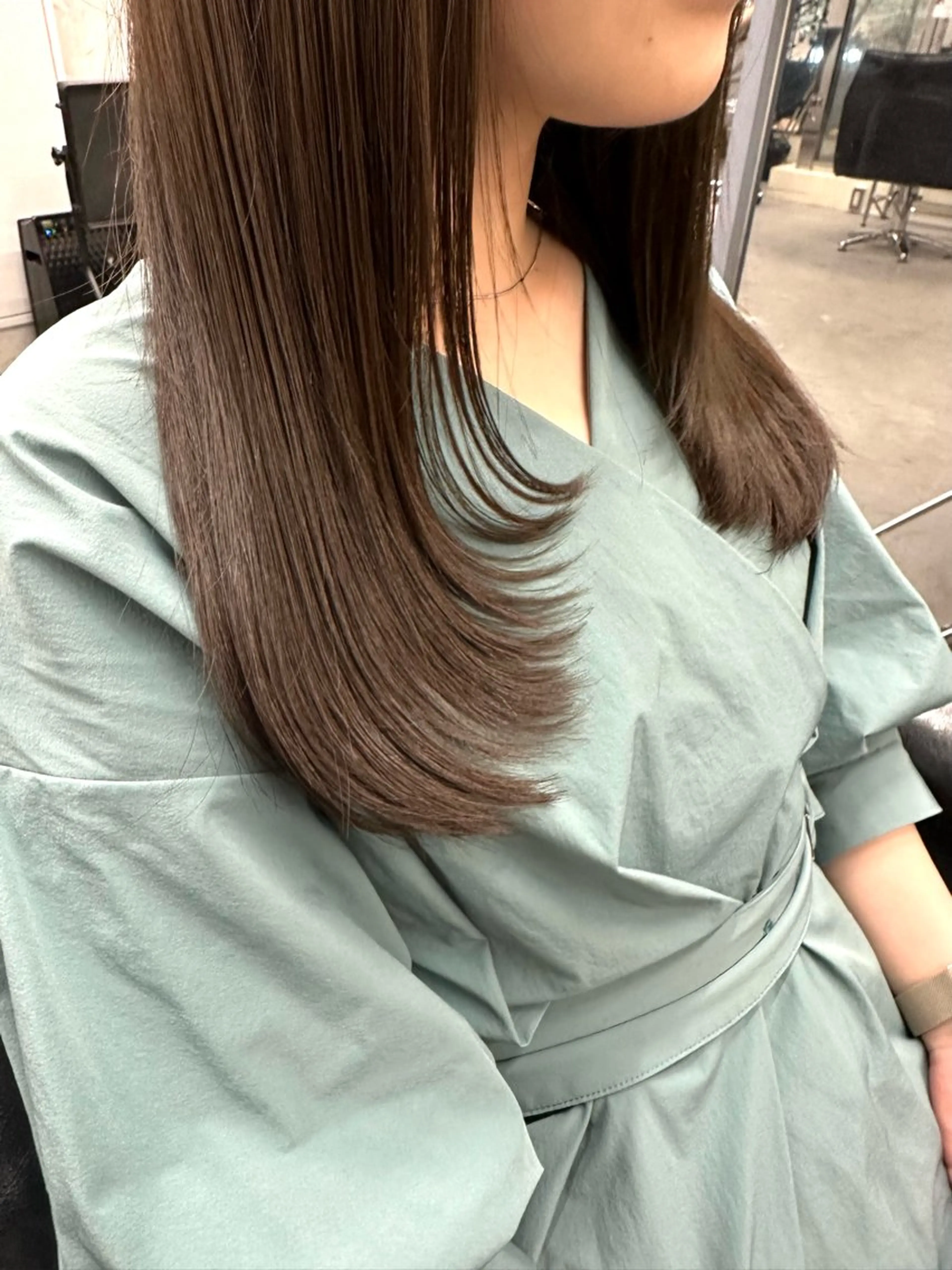 セミロング Misora/ボブ/ レイヤー/艶カラーのヘアスタイル