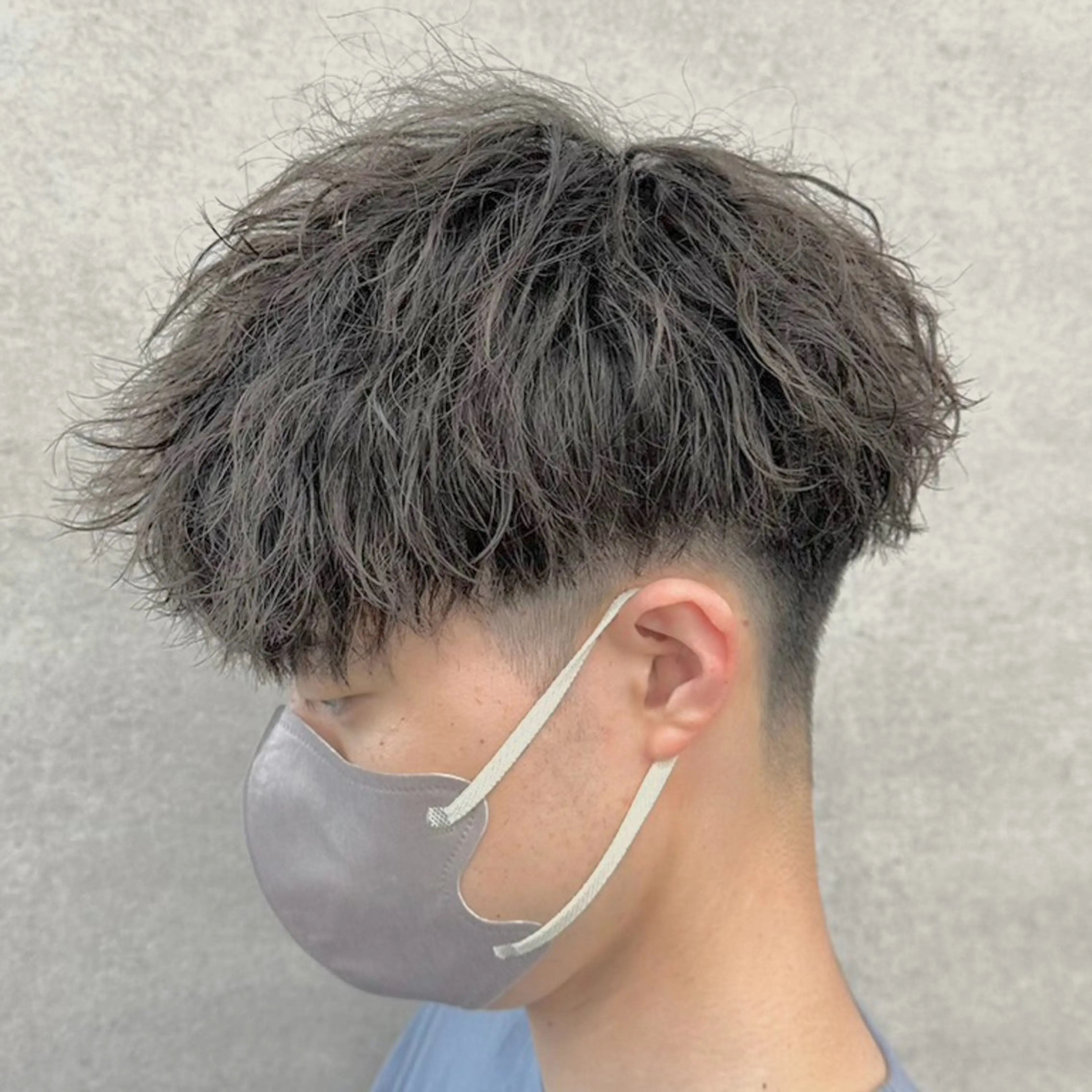 ショート カラー パーマ ヘアアレンジ メンズ センターパート メンズハイライト メンズメッシュ マッシュ メンズパーマ 仕上がり満足度No. 1🔥BLUCK🔥のヘアスタイル