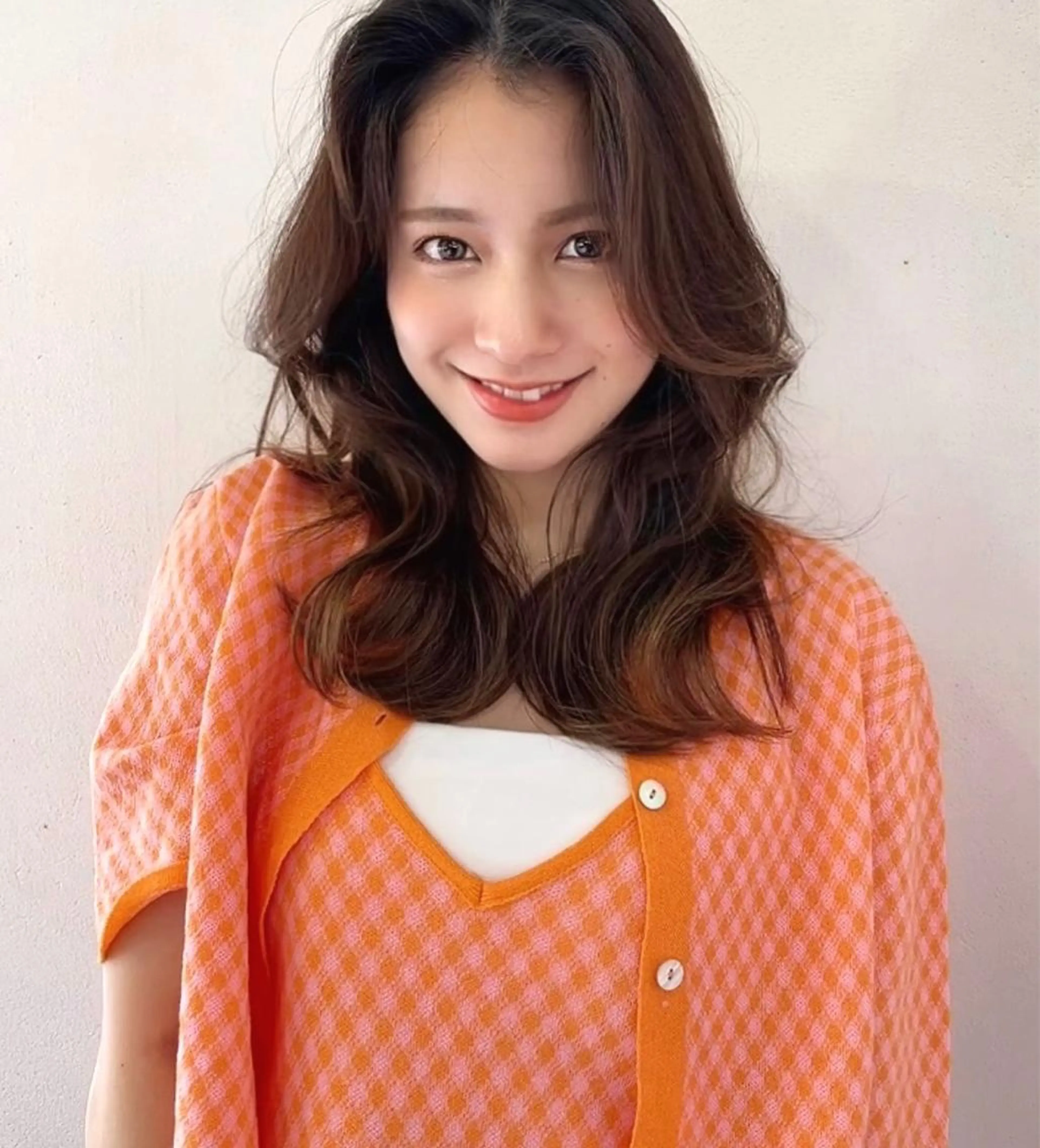 セミロング カット ヘアカラー トリートメント レイヤーカット、 大人可愛い　中村美羅のヘアスタイル