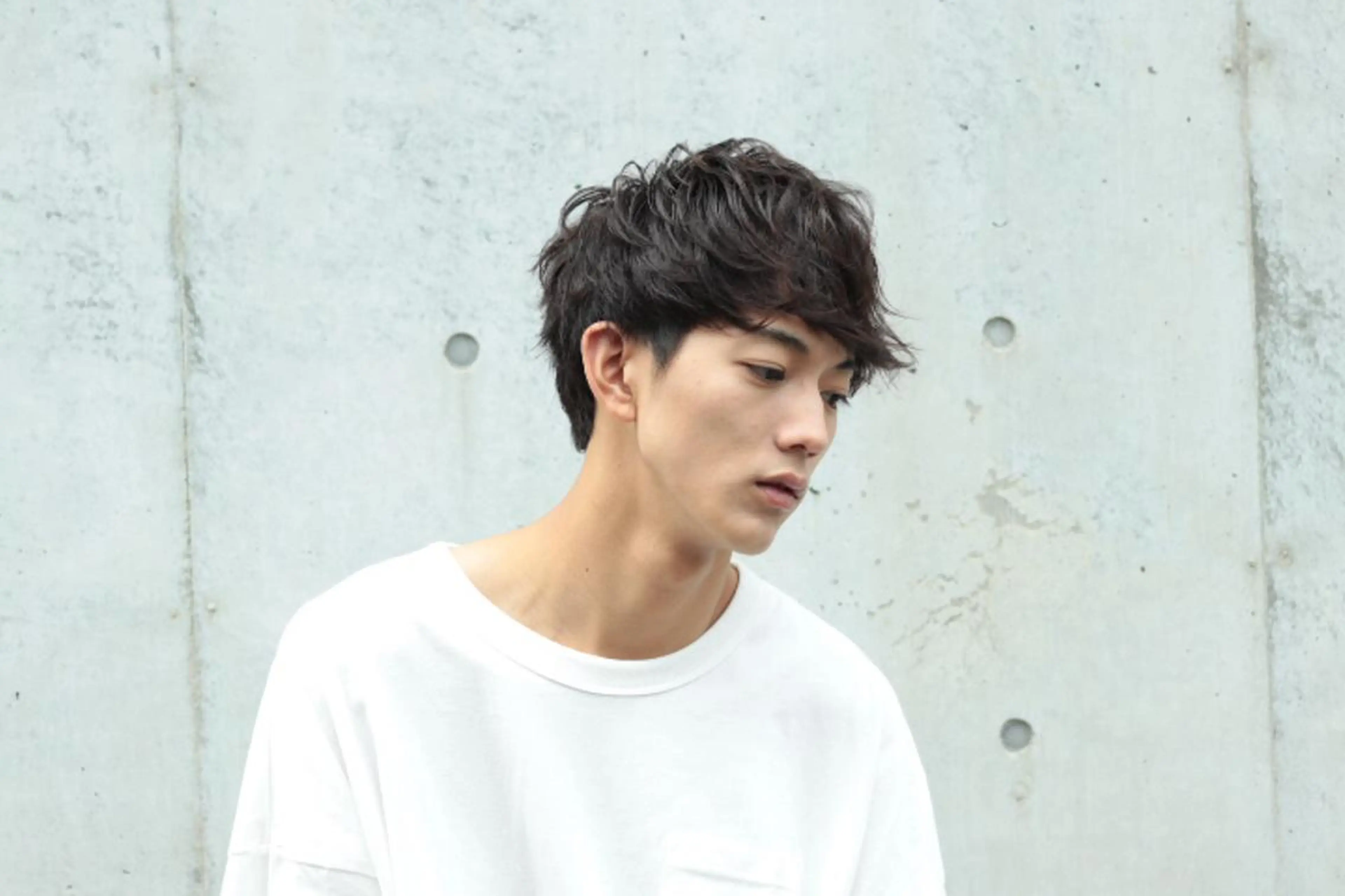 ショート カラー パーマ ヘアアレンジ メンズ メンズブリーチ メンズハイライト マッシュ メンズパーマ ブリーチ 【ツヤ髪美容師】 ツダケイスケのヘアスタイル