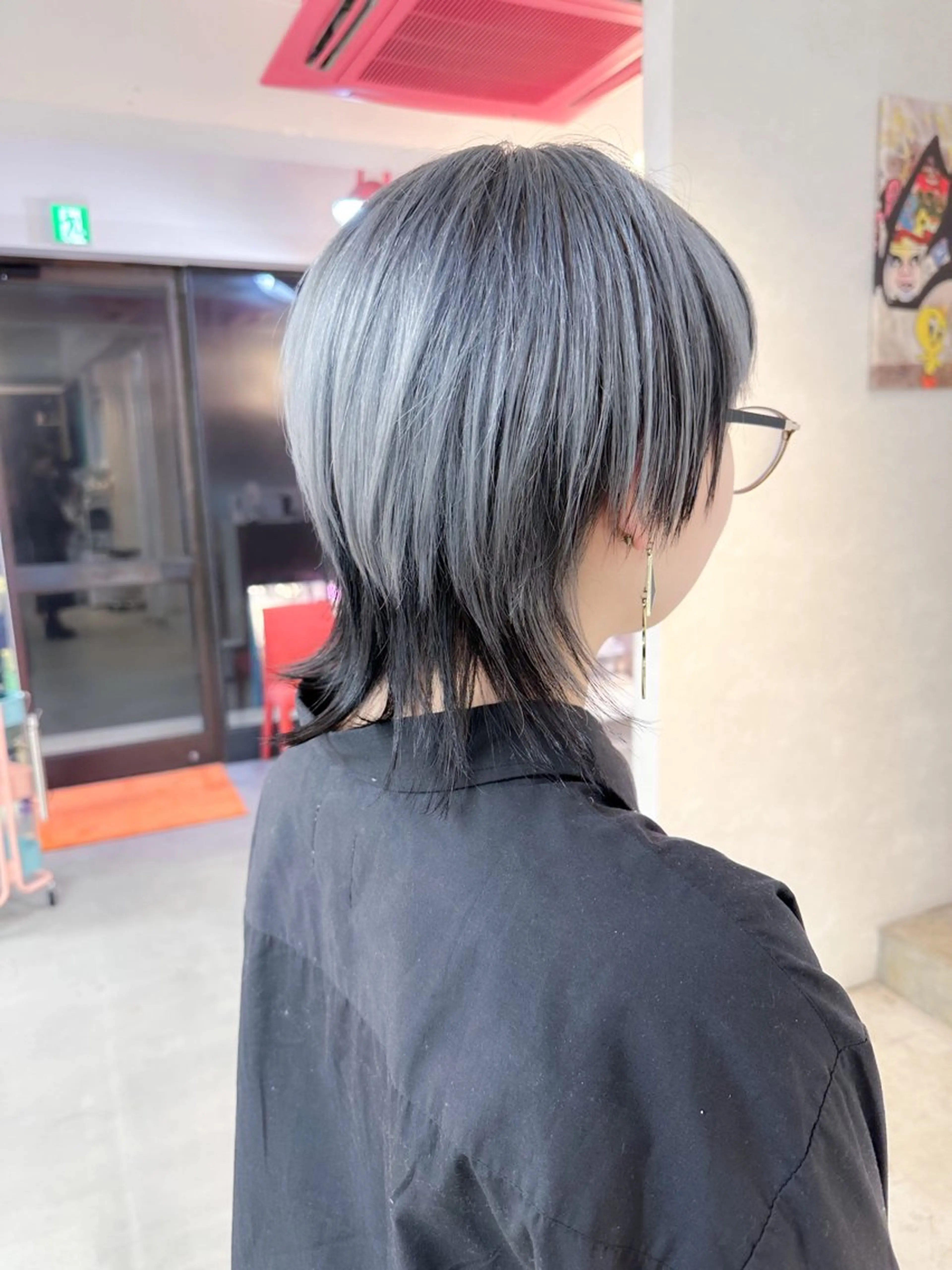 ショート カラー 黒髪 ブリーチ ブルーカラー ブルーブラック エドルカラー カット ヘアカラー BOX mico.のヘアスタイル