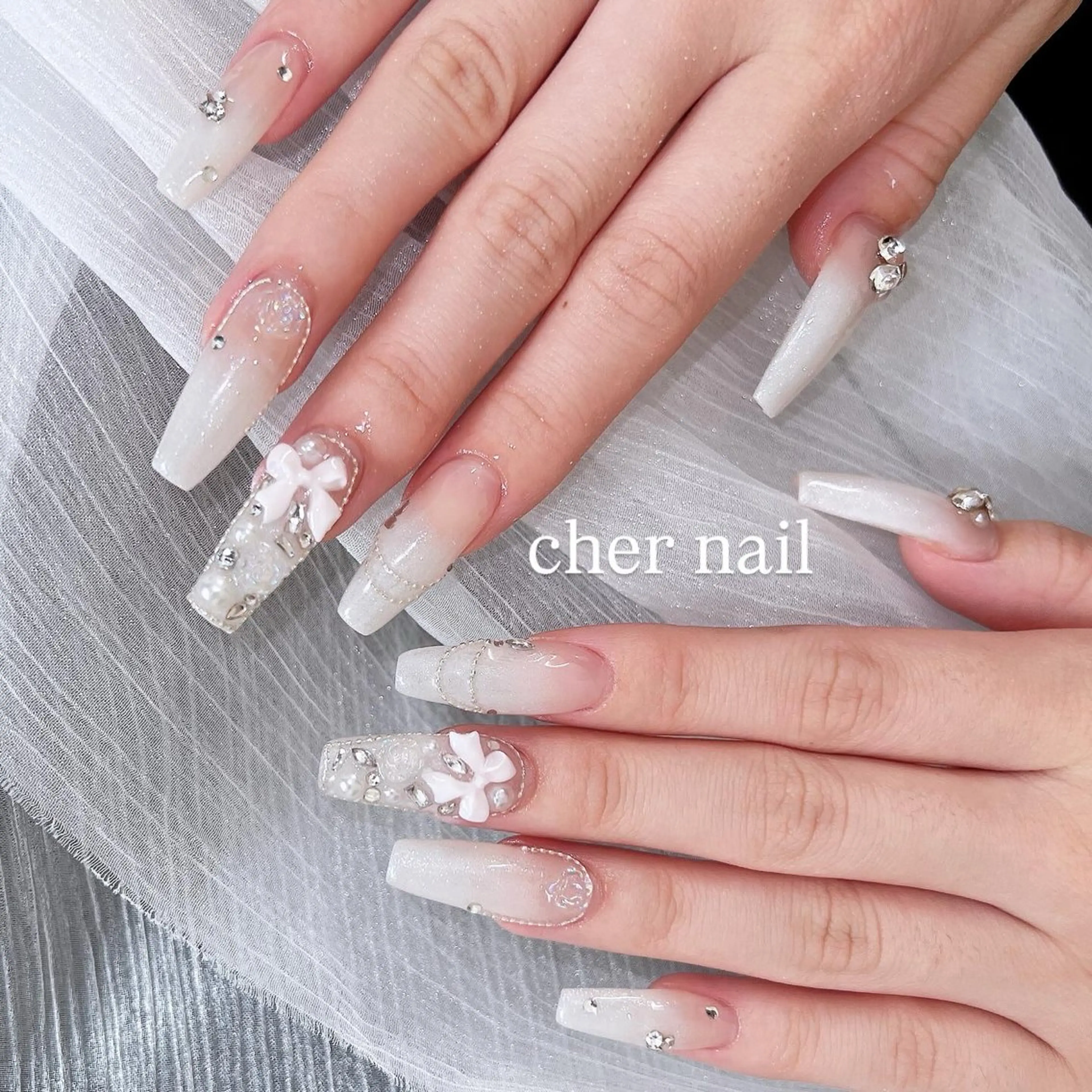 ネイル ストーンネイル ハンドネイル CHER NAIL(シェルネイル)所属・cher loydのネイルデザイン