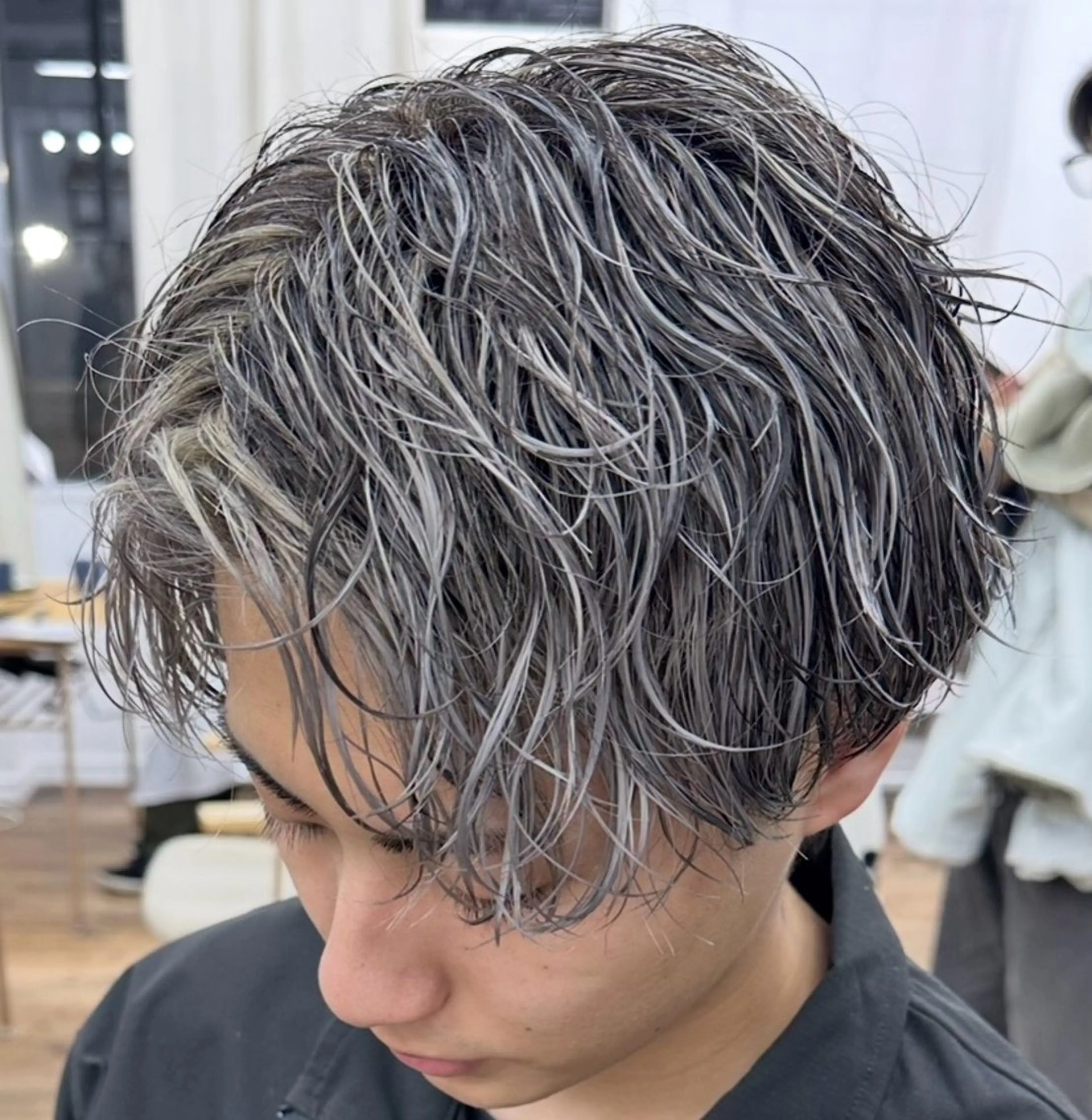 ショート カラー パーマ メンズ カット ヘアカラー パーマ メンズ特化✂️ 小枝 優生のヘアスタイル