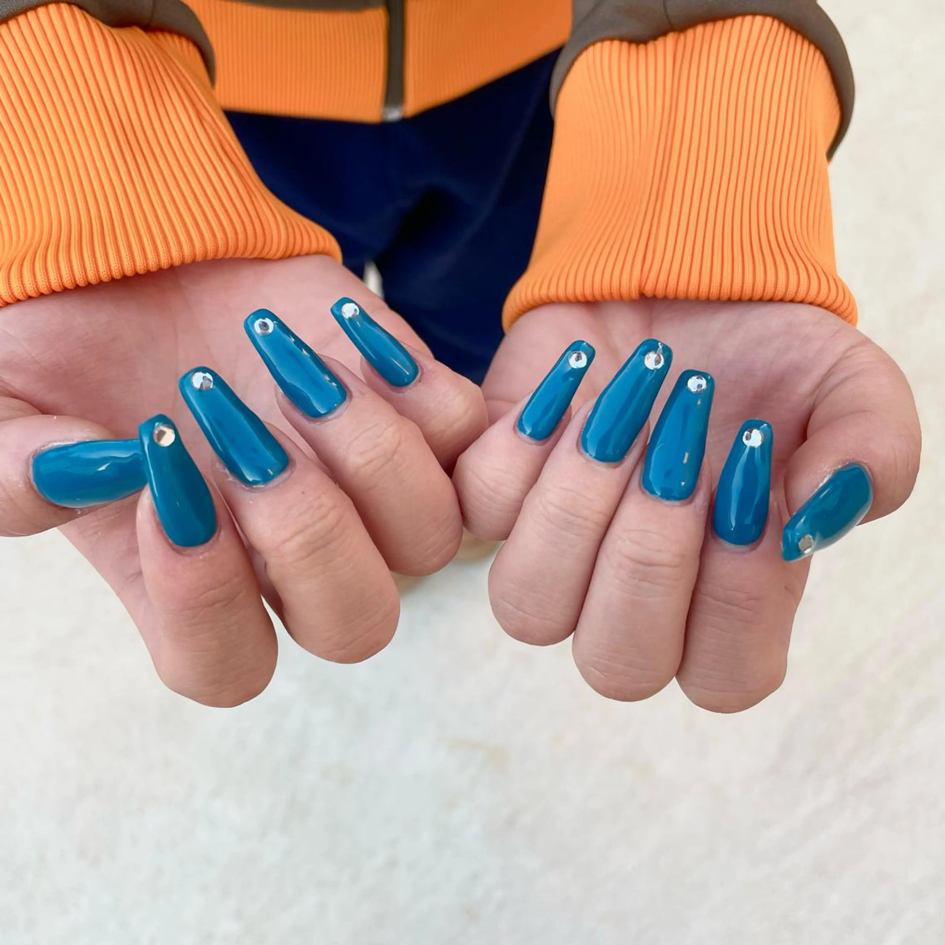 ネイル ワンカラーネイル ストーンネイル ハンドネイル Sea  nail by emaのネイルデザイン