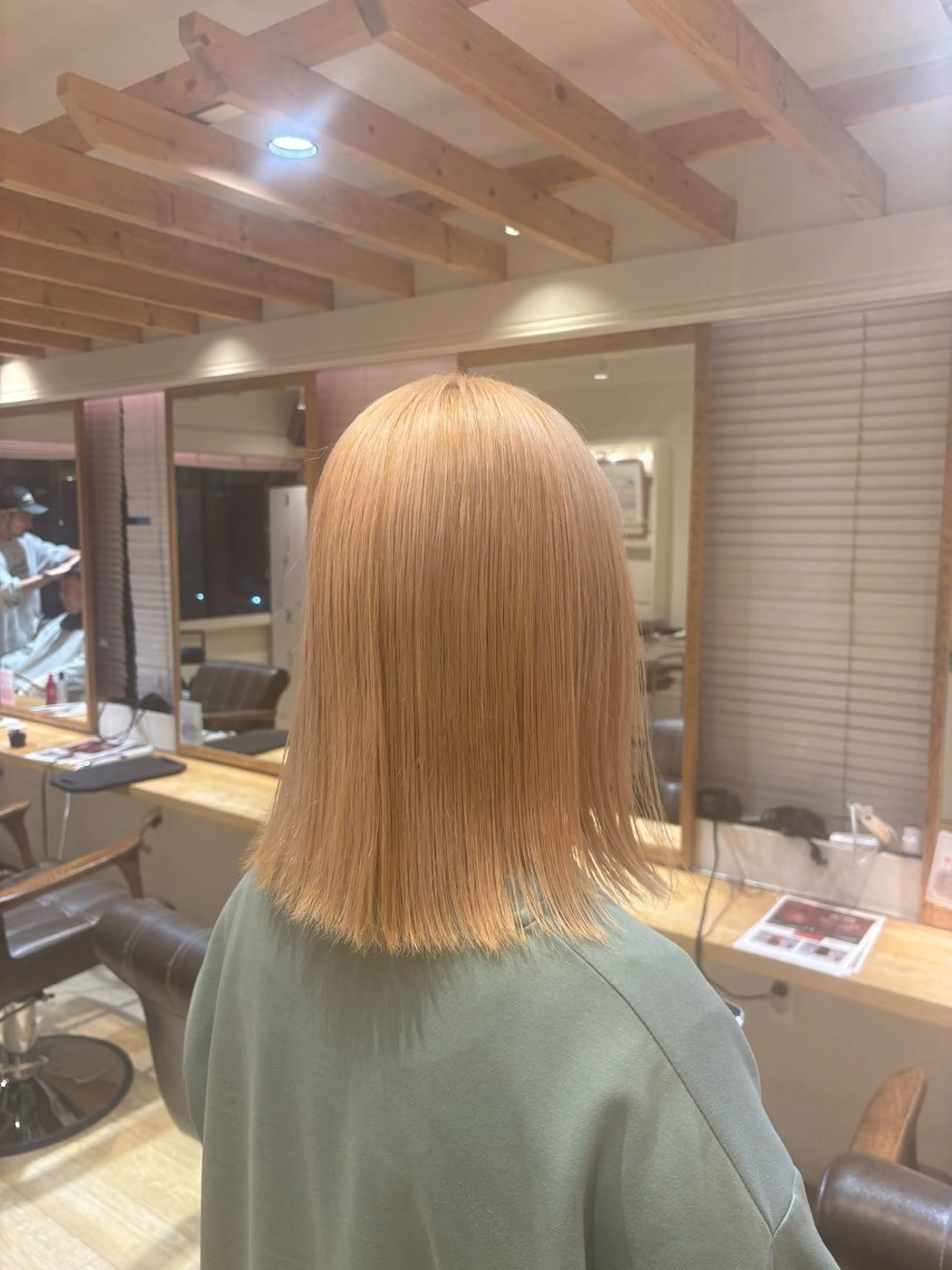 ミディアム カラー カット ヘアカラー トリートメント EIGHT新宿 新井彩斗のヘアスタイル