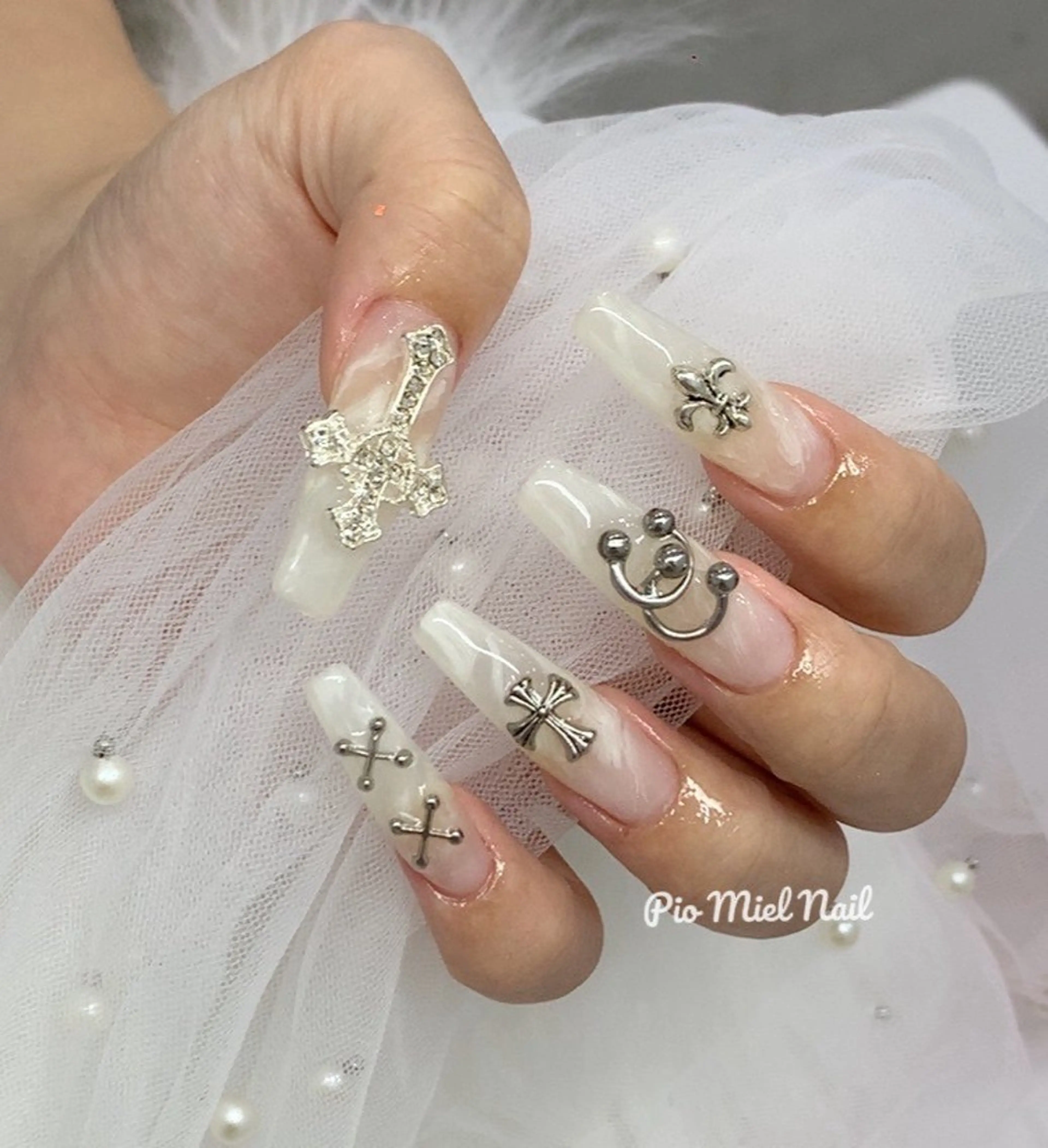 セミロング 韓国風ヘア ハンドネイル HANA 長さだしのネイルデザイン