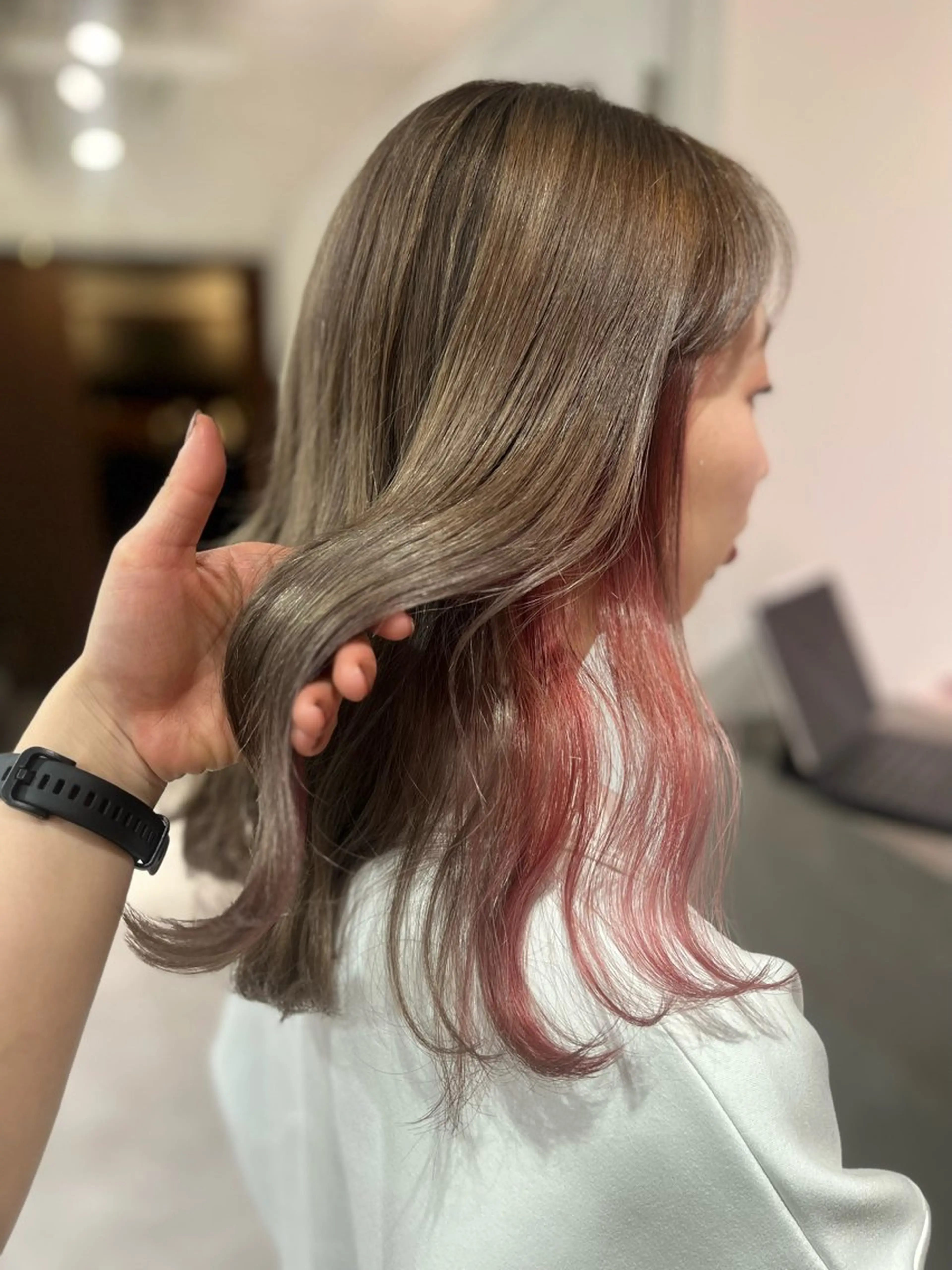 セミロング カラー イヤリングカラー ピンクカラー LUANA/千種 さなのヘアスタイル