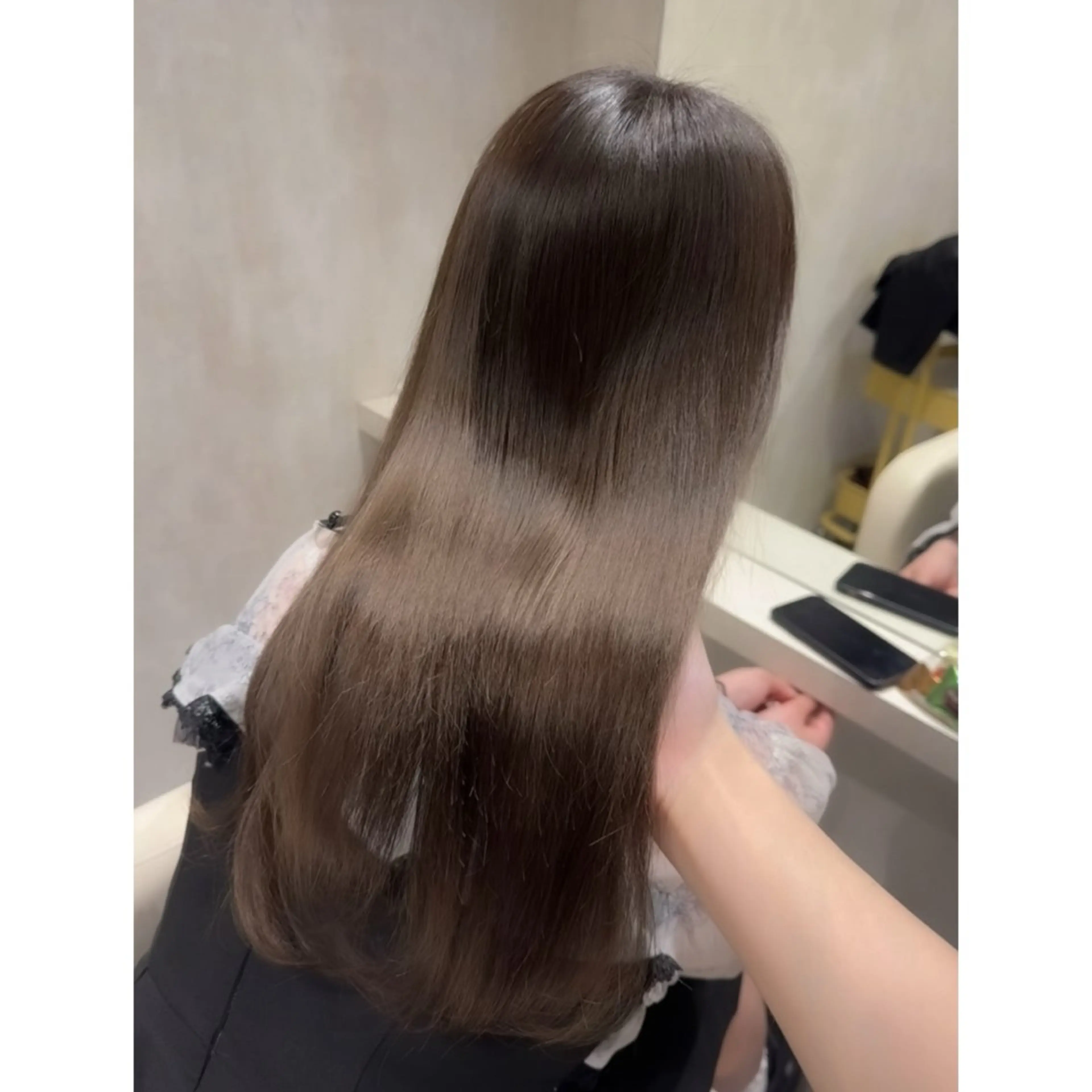 ロング カラー ベージュカラー オリーブベージュ ヘアカラー LOTTA CUCCI所属・miyu /トレンド カラー×艶髪のヘアスタイル