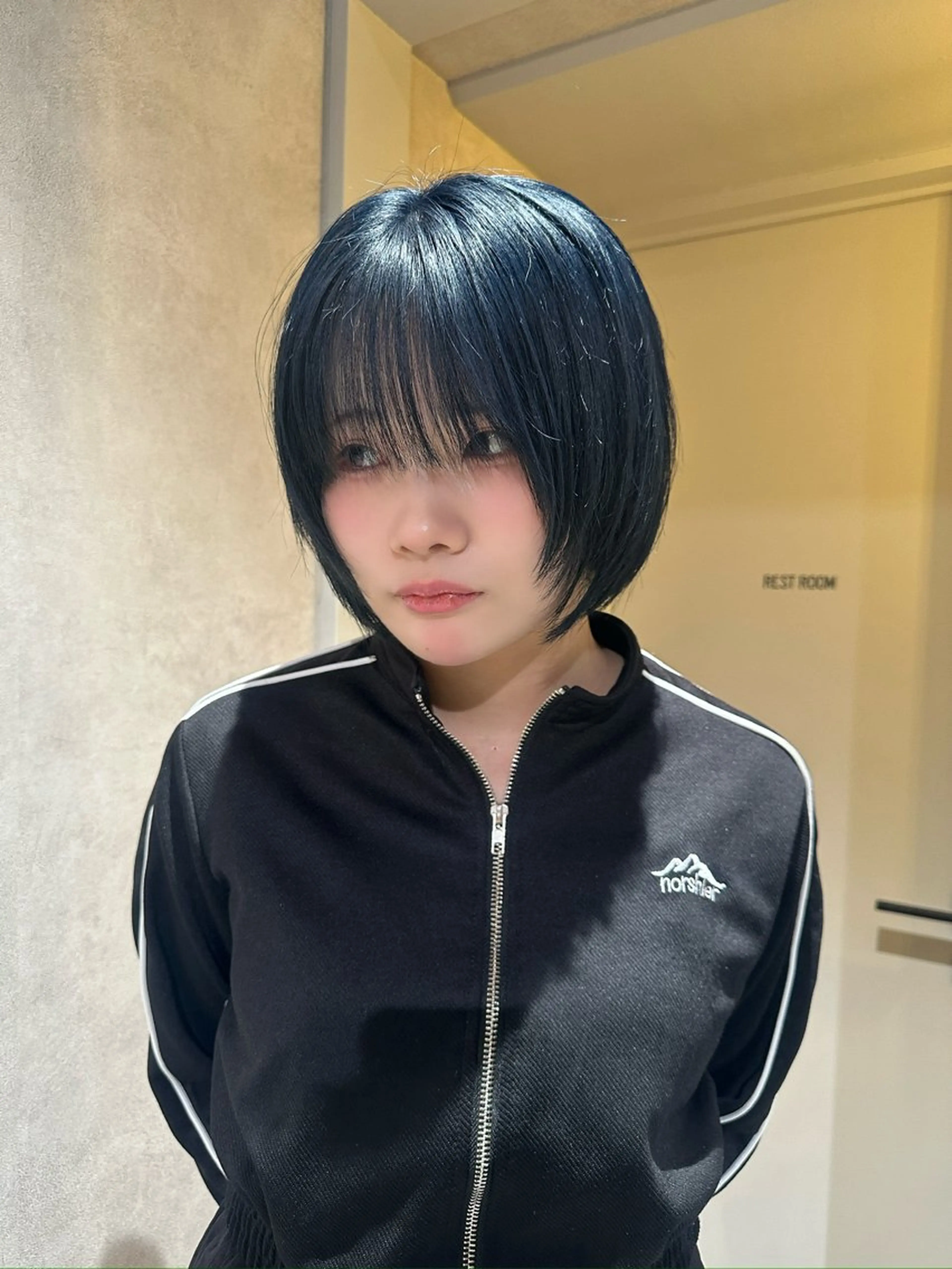 ショート ヘアカラー ハイトーン🫀 デザイン🪐yumeのヘアスタイル