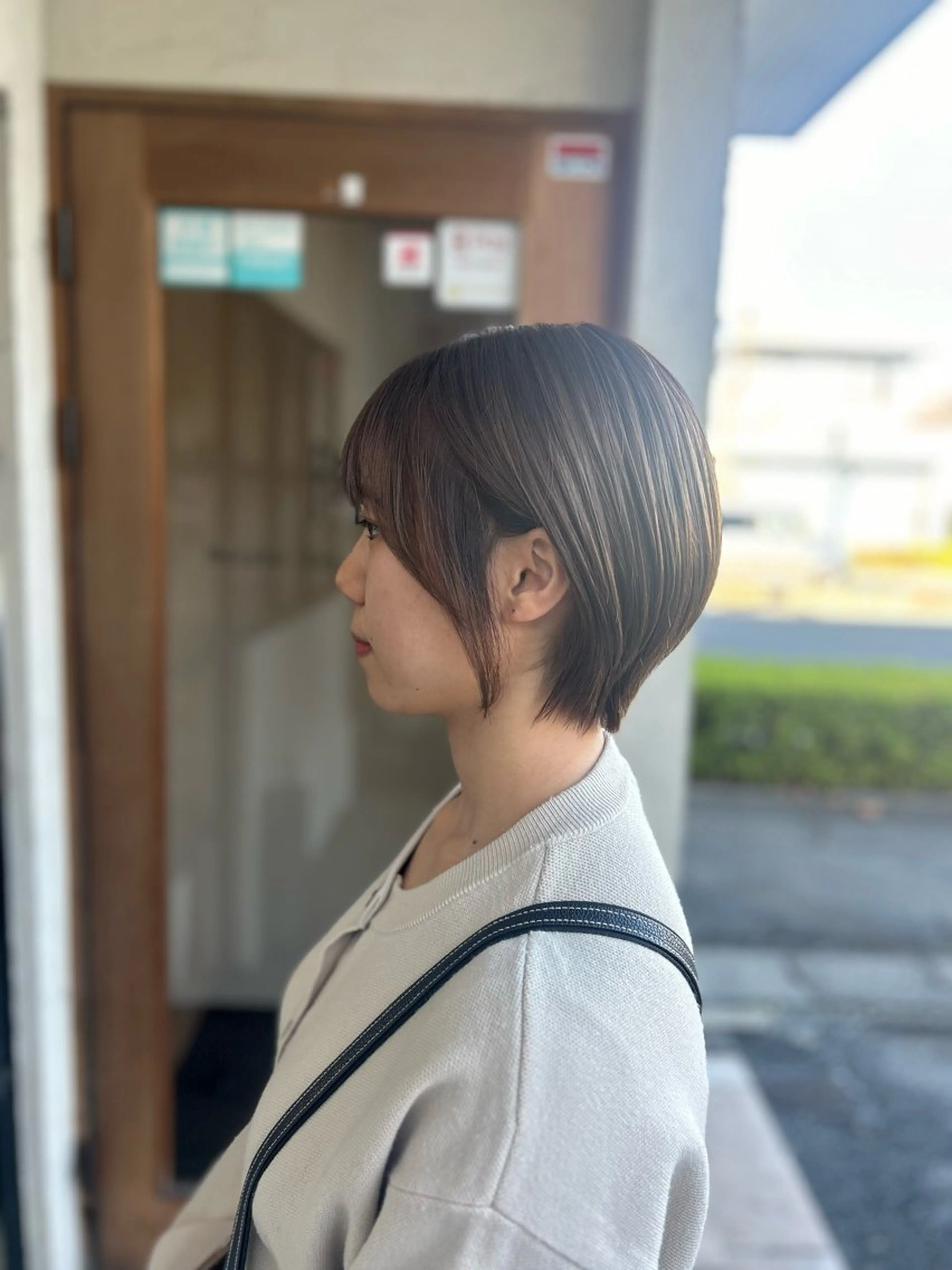 ショート カラー ブリーチ ブラウンカラー 顔周りカット ショートヘア 小顔カット Morpho Hair Product所属・井上 花音のヘアスタイル