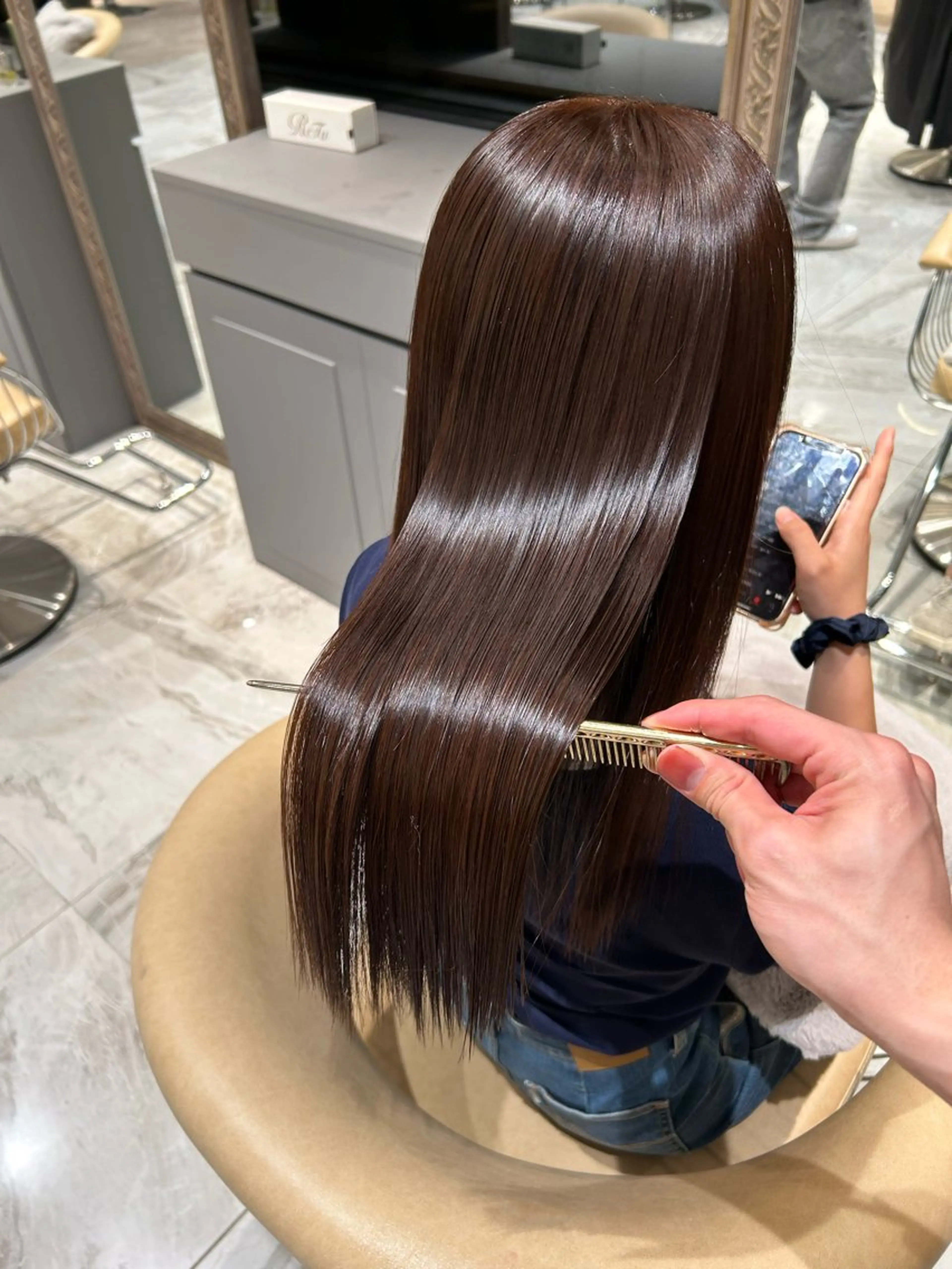 ロング 🥇KEN /レイヤー/艶カラーのヘアスタイル