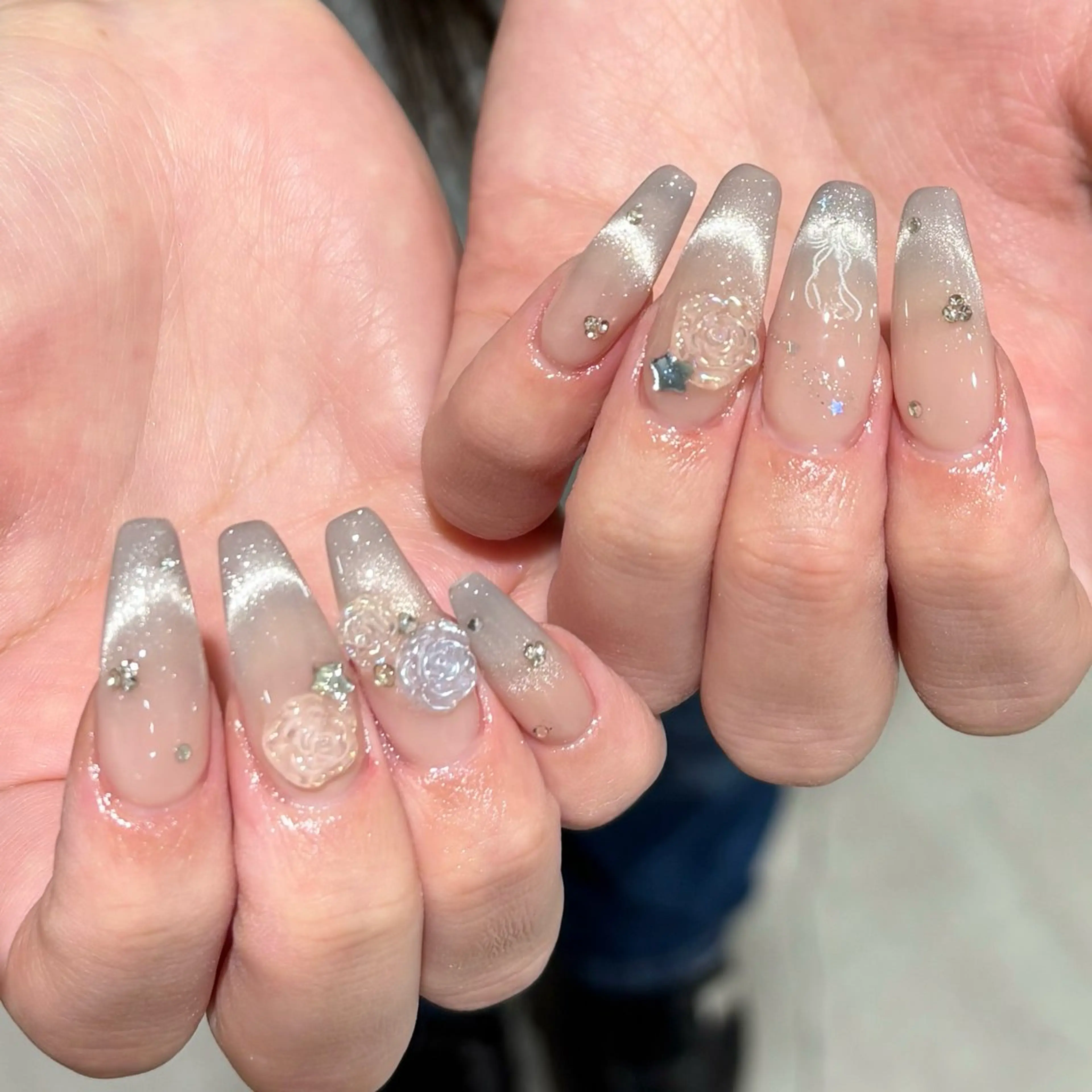 ネイル フレンチネイル 氷ネイル・うるうるネイル 水色 ロングネイル マグネットネイル モデル様募集中♡ Kokomi🍮のネイルデザイン