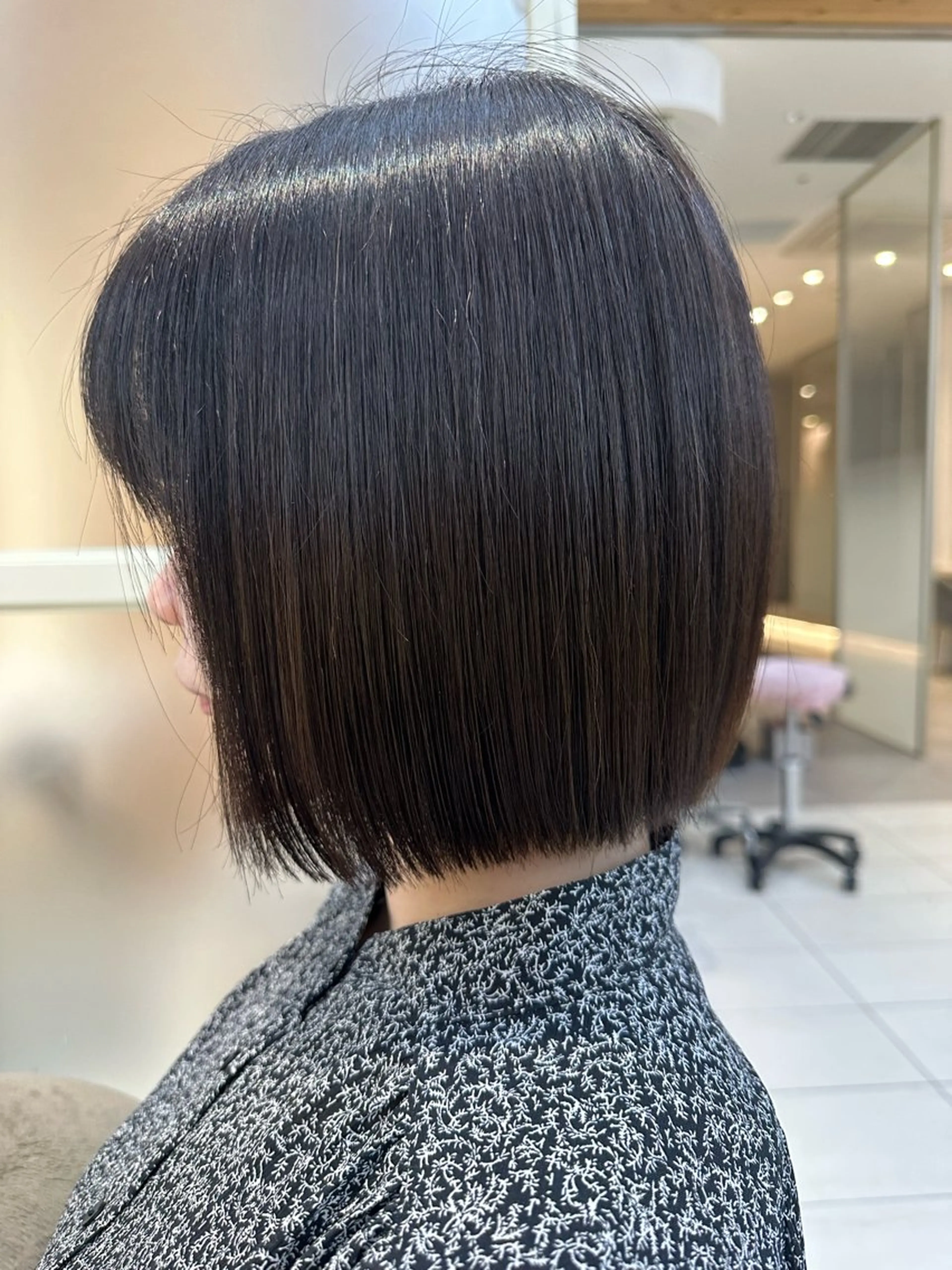 ショート oto🤍×美髪× ローレイヤーのヘアスタイル