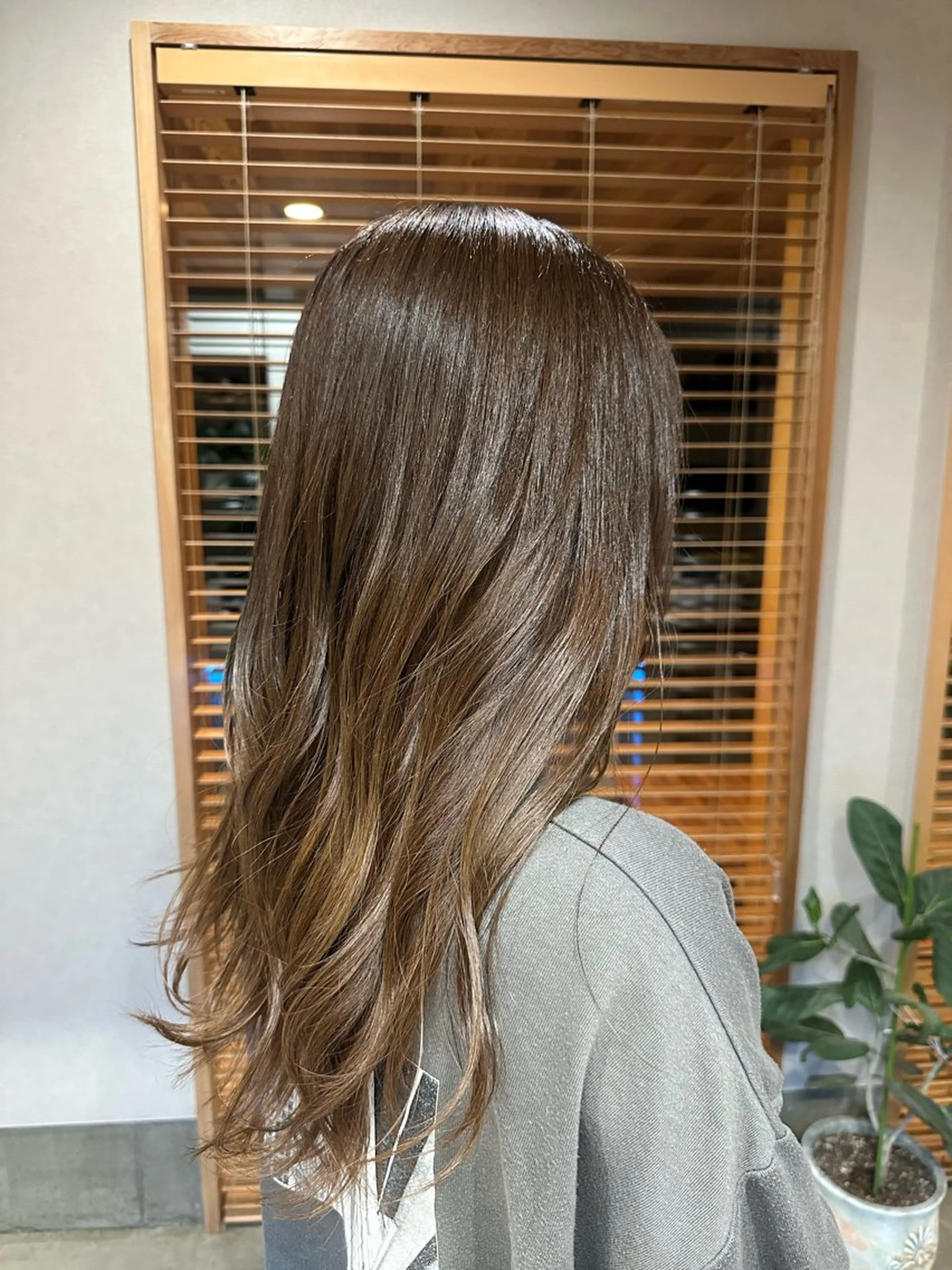 ロング ヘアカラー 大石 楓のヘアスタイル