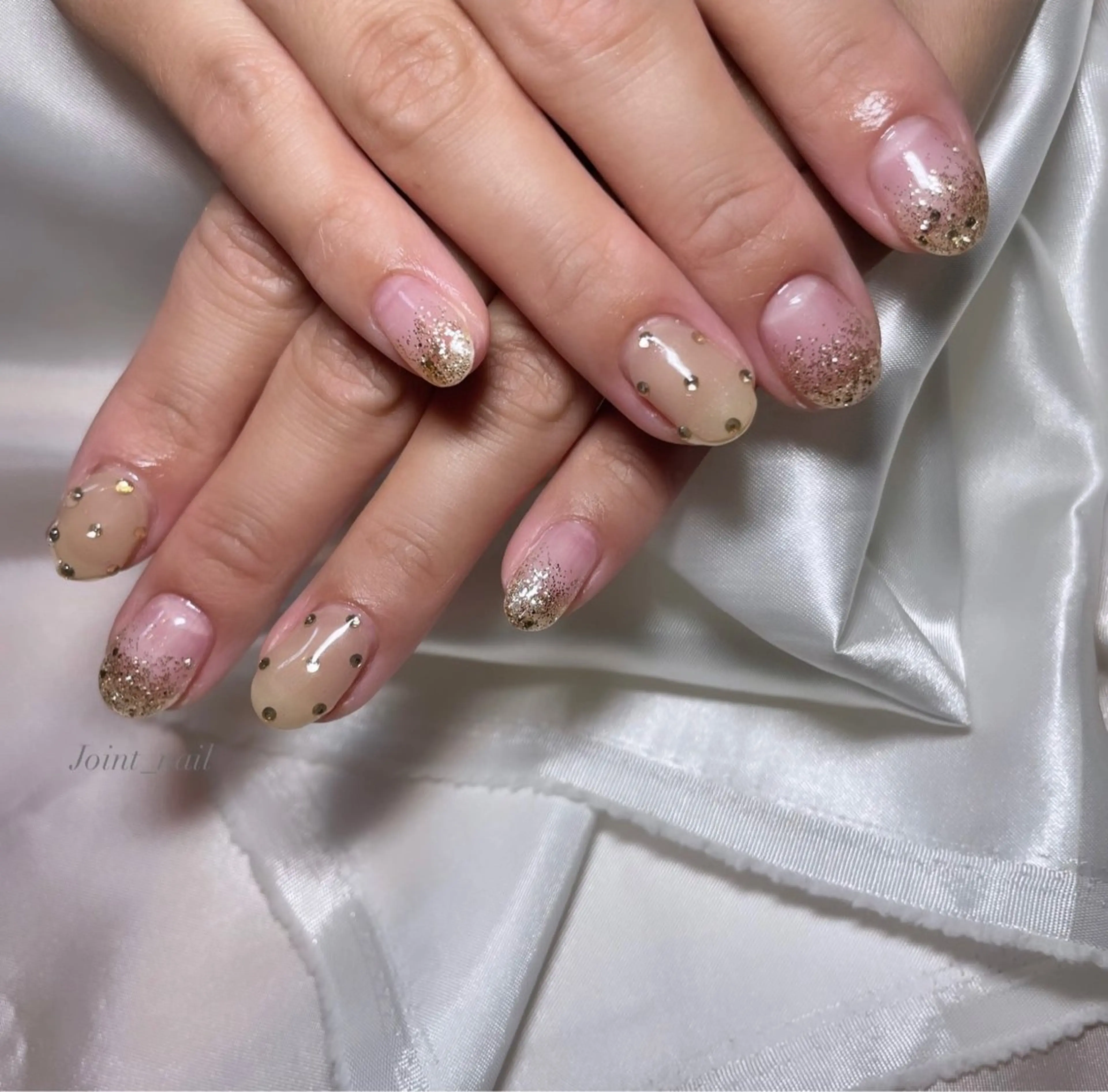 ネイル ゴールド ラメ(グリッター) ラメグラデーション ストーンネイル ハンドネイル Joint_ nailのネイルデザイン