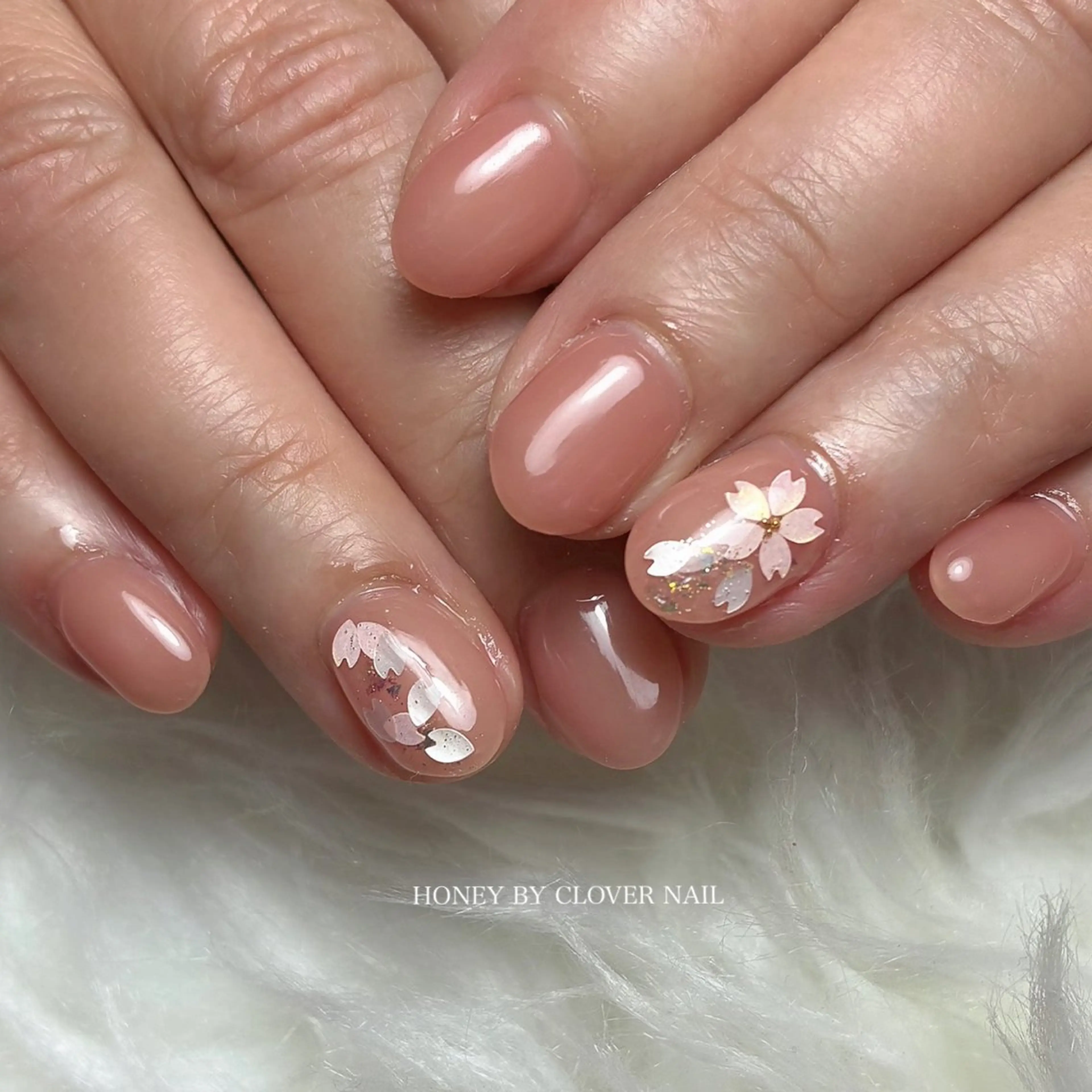 ネイル 桜ネイル ハンドネイル フットネイル HONEY BY CLOVER NAIL所属・HONEY BY CLOVERNAILのネイルデザイン