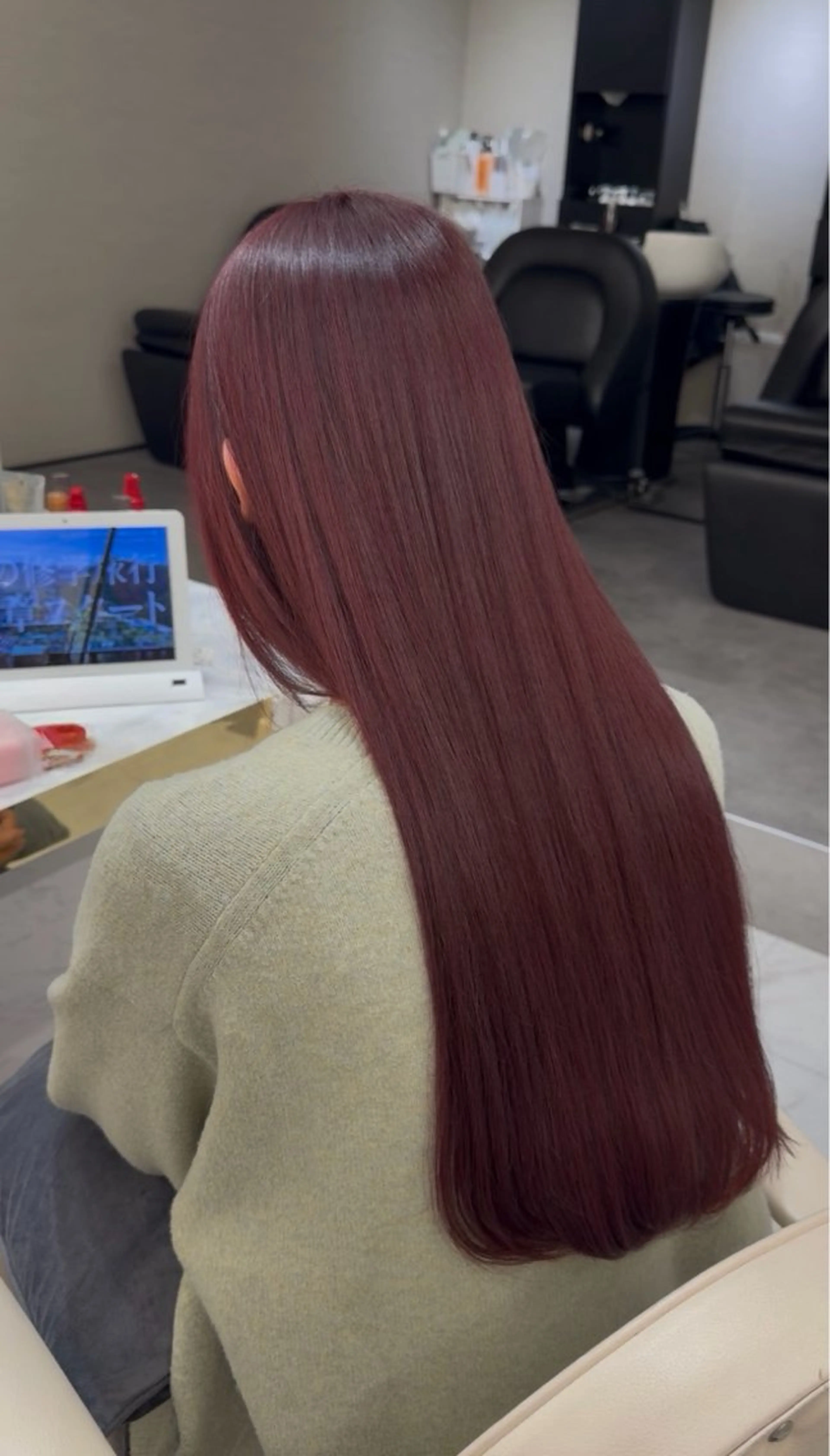 ロング カラー ケアカラー 透明感カラー ピンクカラー ローズカラー くびれヘア ヘアカラー aku💞韓国風🩷 ピンクカラー🎀🩷のヘアスタイル