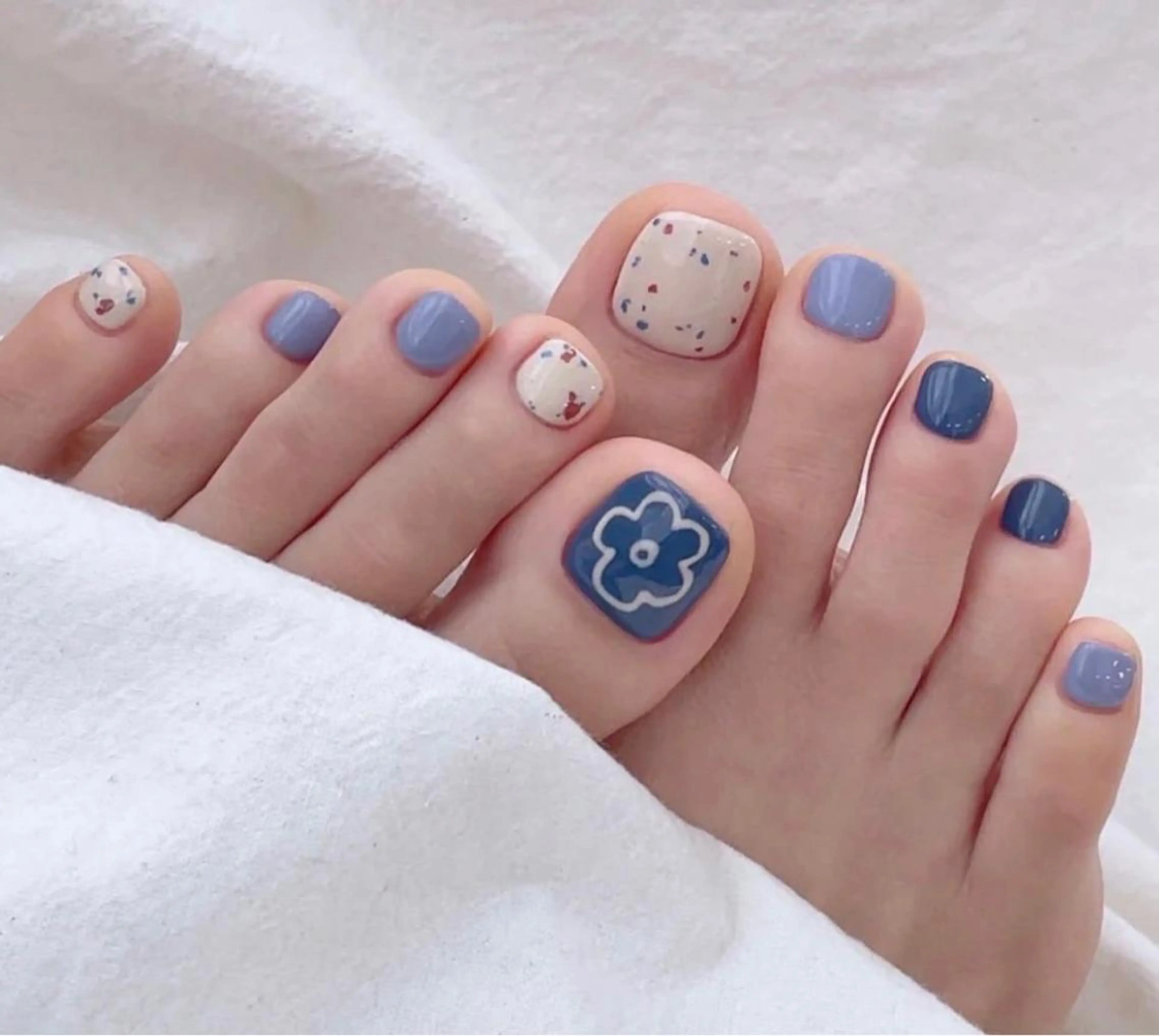 ネイル フットネイル シンプルネイル Y&L Nailのネイルデザイン