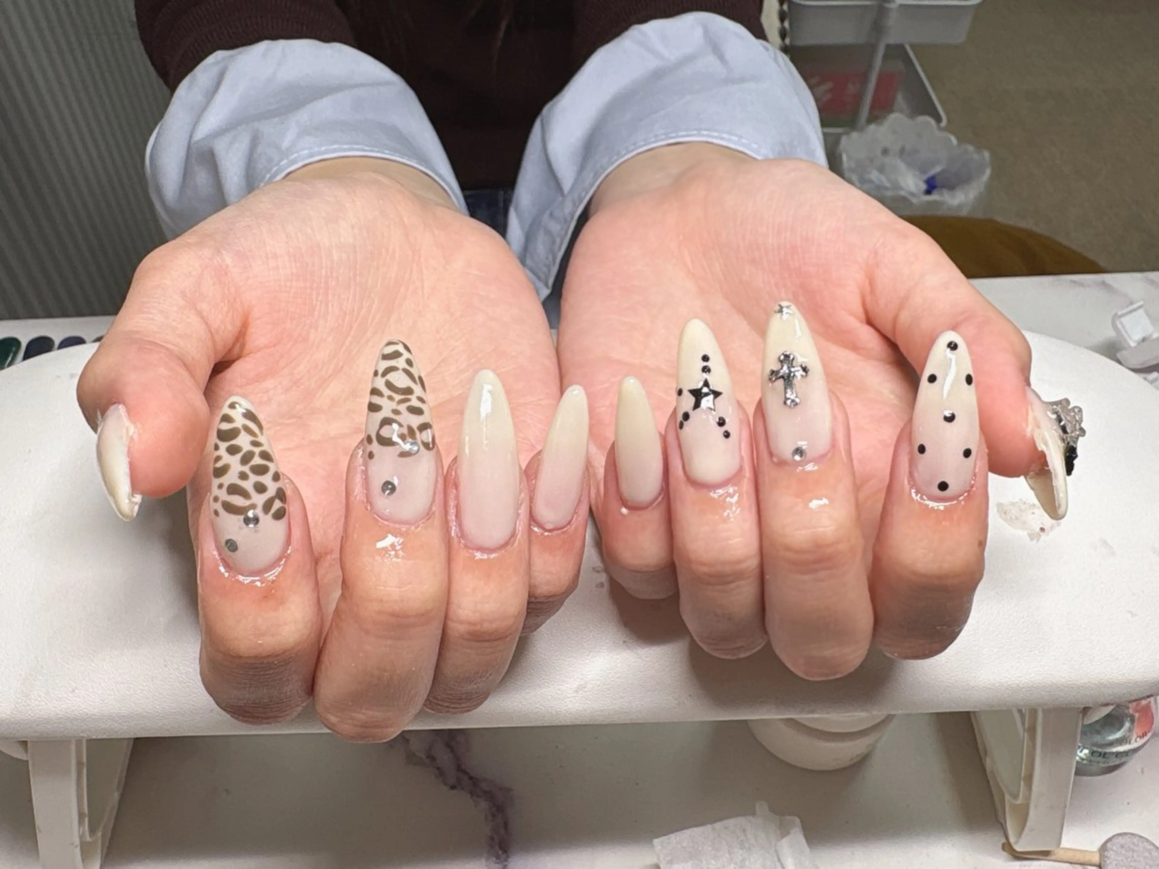 ネイル ハンドネイル Chiara 長さだしのネイルデザイン