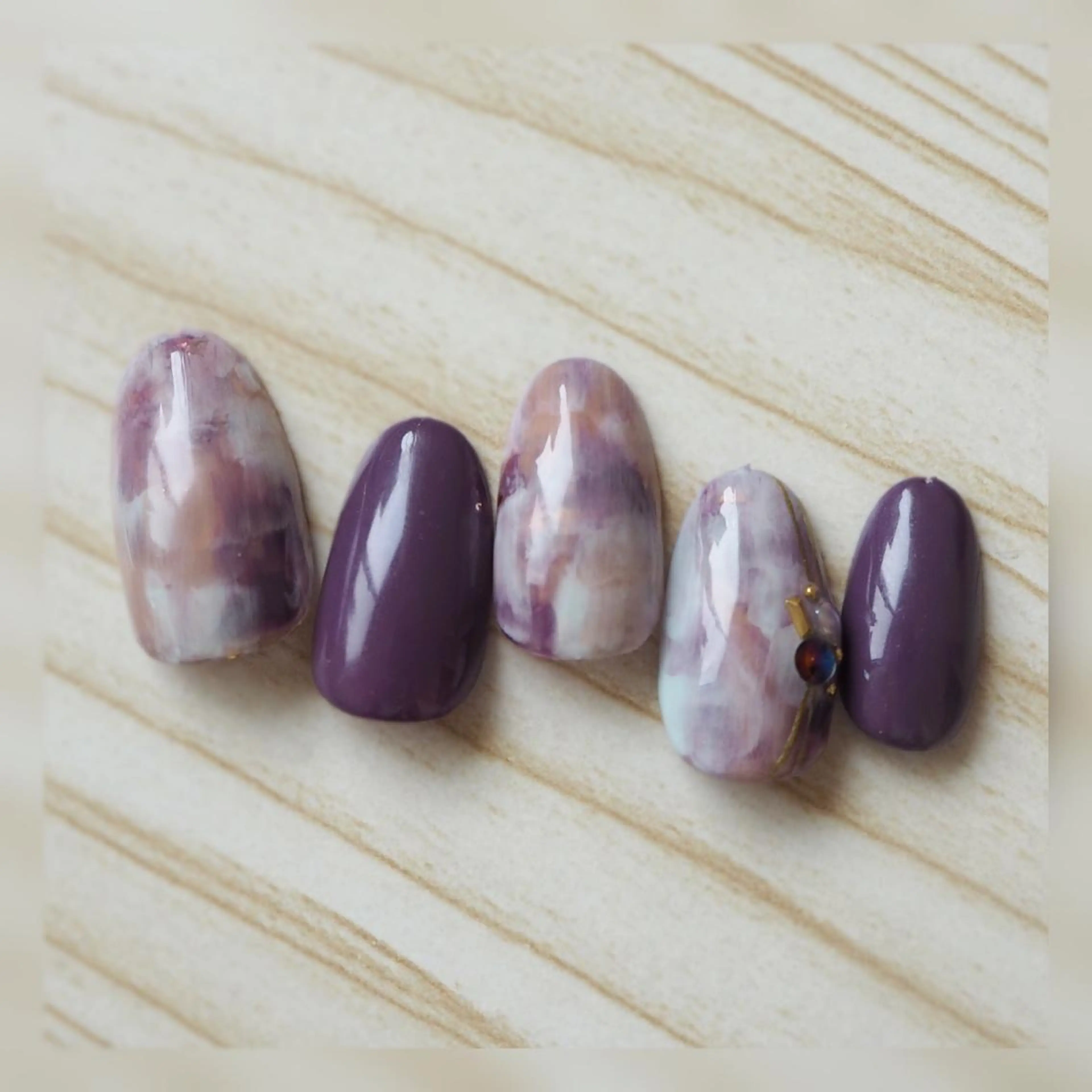 ネイル アートネイル ニュアンスネイル パープル ストーンネイル おうちのネイルサロン　konpeiTou〜こんぺいとう〜所属・おうちのネイルサロン KonpeiTouのネイルデザイン