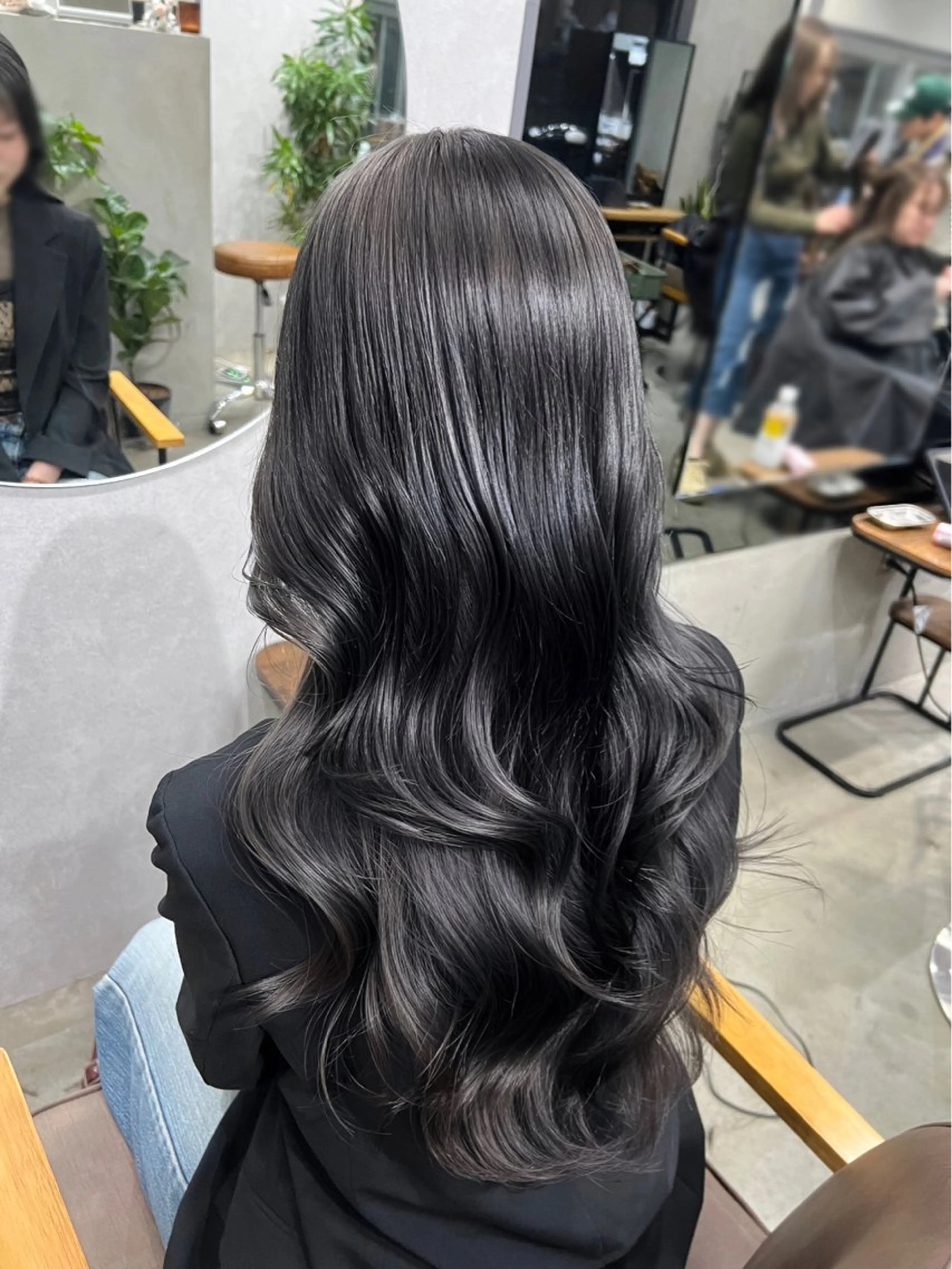 ロング カット ヘアカラー トリートメント maya レイヤーカットのヘアスタイル