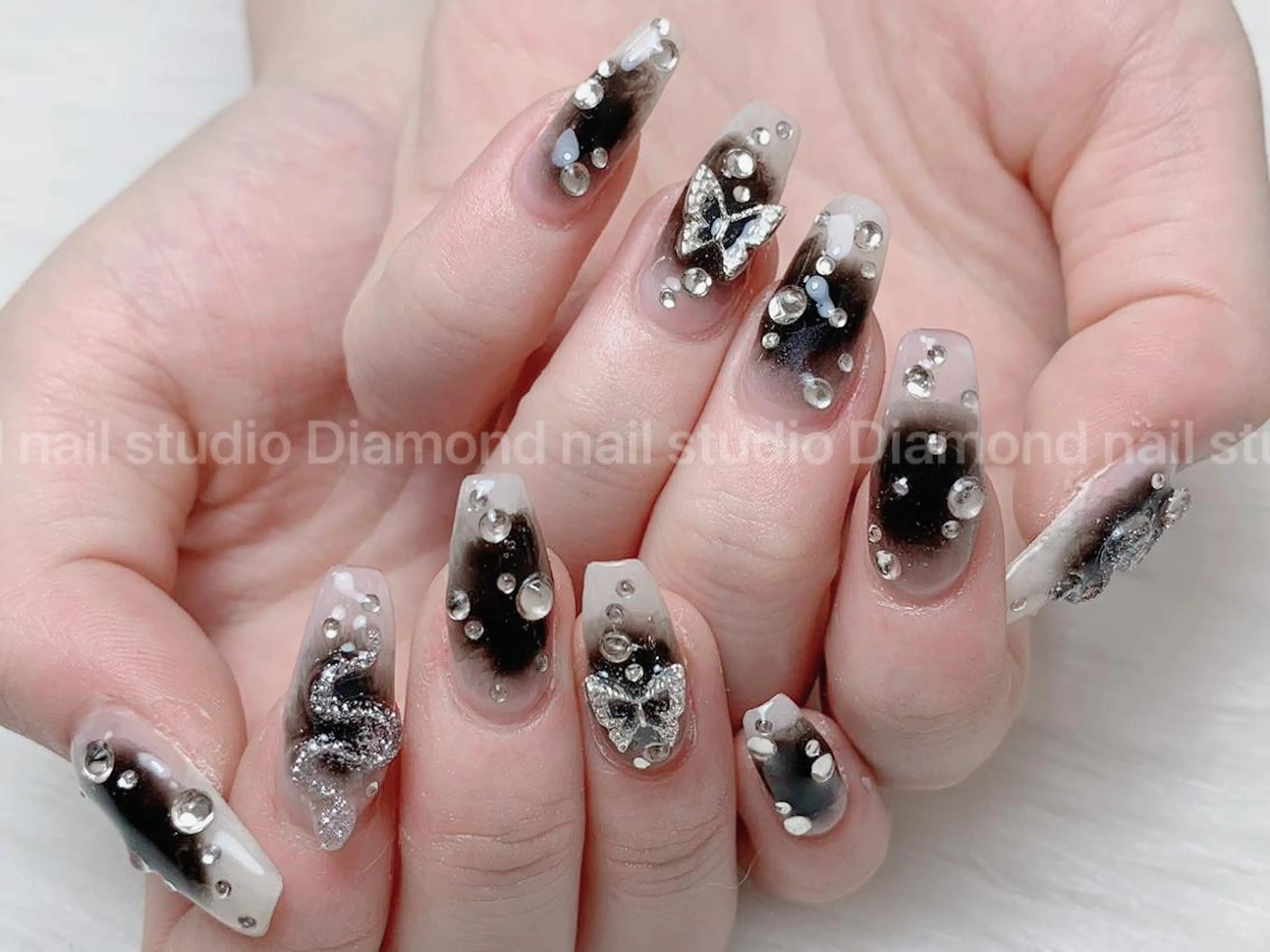 ロング ハンドネイル ハンドケア Diamond 🚢のネイルデザイン