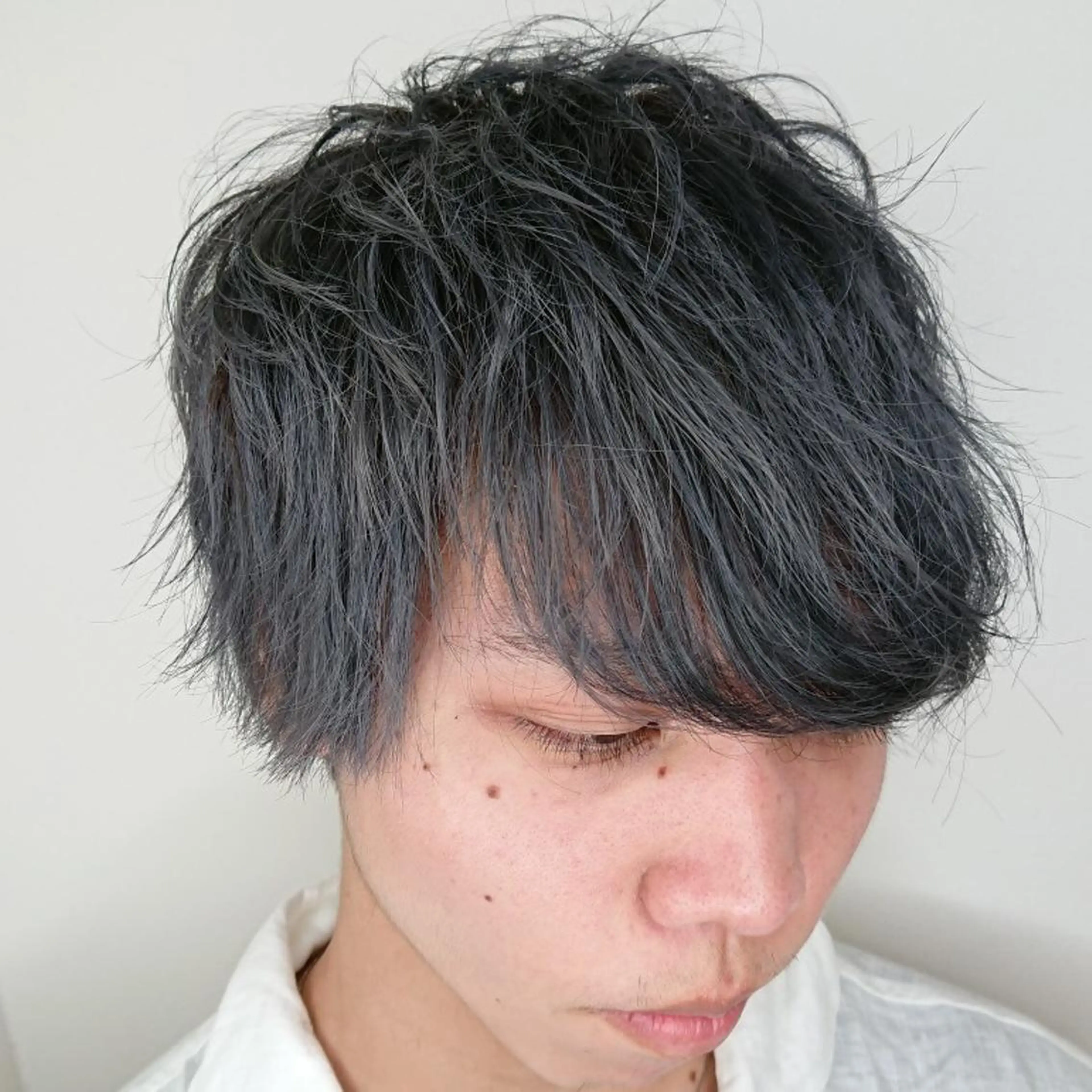 メンズ カラー パーマ ヘアアレンジ メンズブリーチ ブリーチ ブルーカラー シルバー ブリーチ/ヘアケア/ 艶髪/イギチハルのヘアスタイル