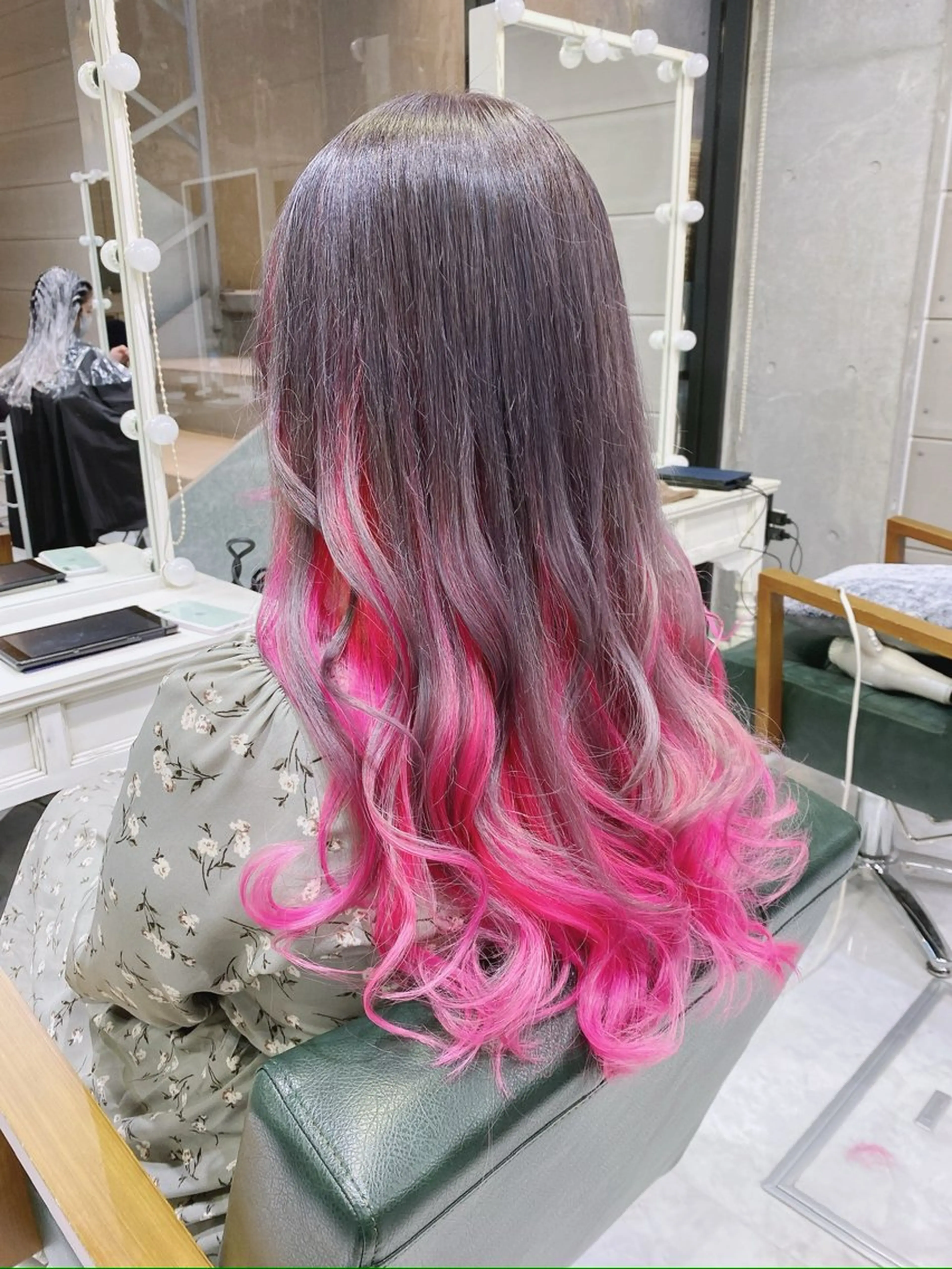 ロング カラー ヘアアレンジ ブリーチ ケアブリーチ 透明感カラー デザインカラー ハイトーンカラー 𝐑𝐈𝐍𝐊𝐀 🐷🖤のヘアスタイル