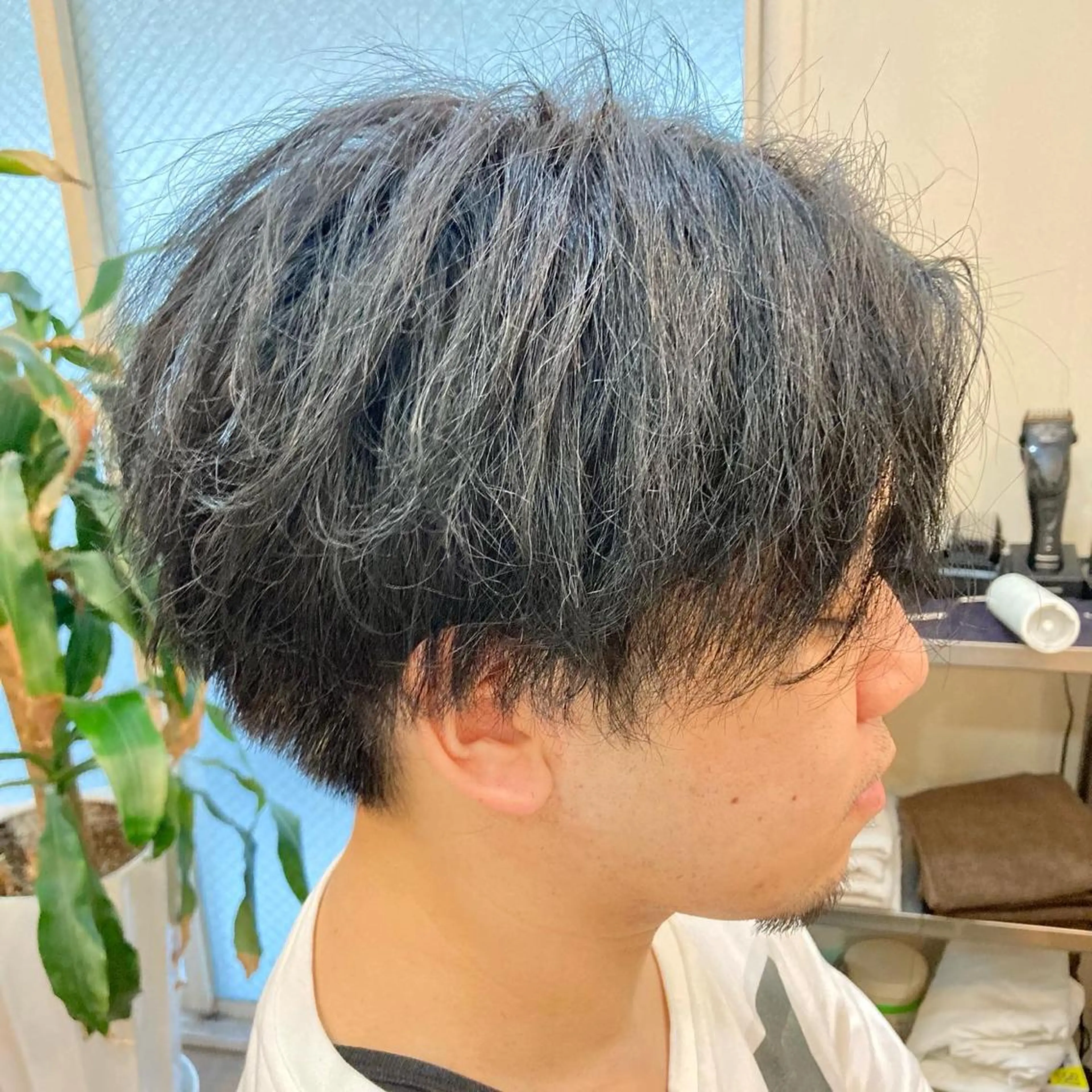 メンズ センターパート 刈り上げ 波巻きパーマ カット パーマ AUTHENTIC private mens hair salon所属・完全個室マンツーマン メンズサロン草野貴樹のヘアスタイル
