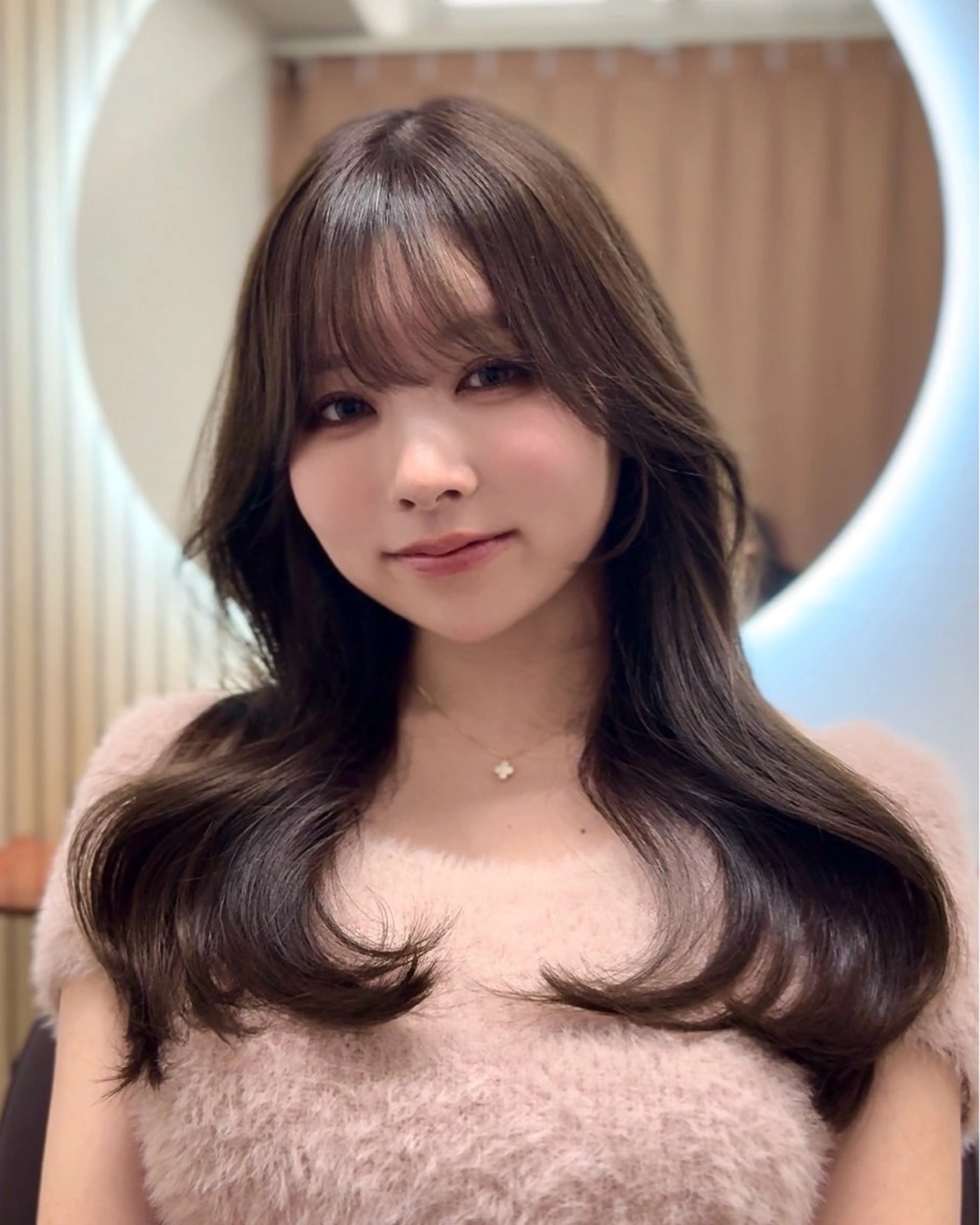 ロング WATARU/ 韓国風巻き髪のヘアスタイル