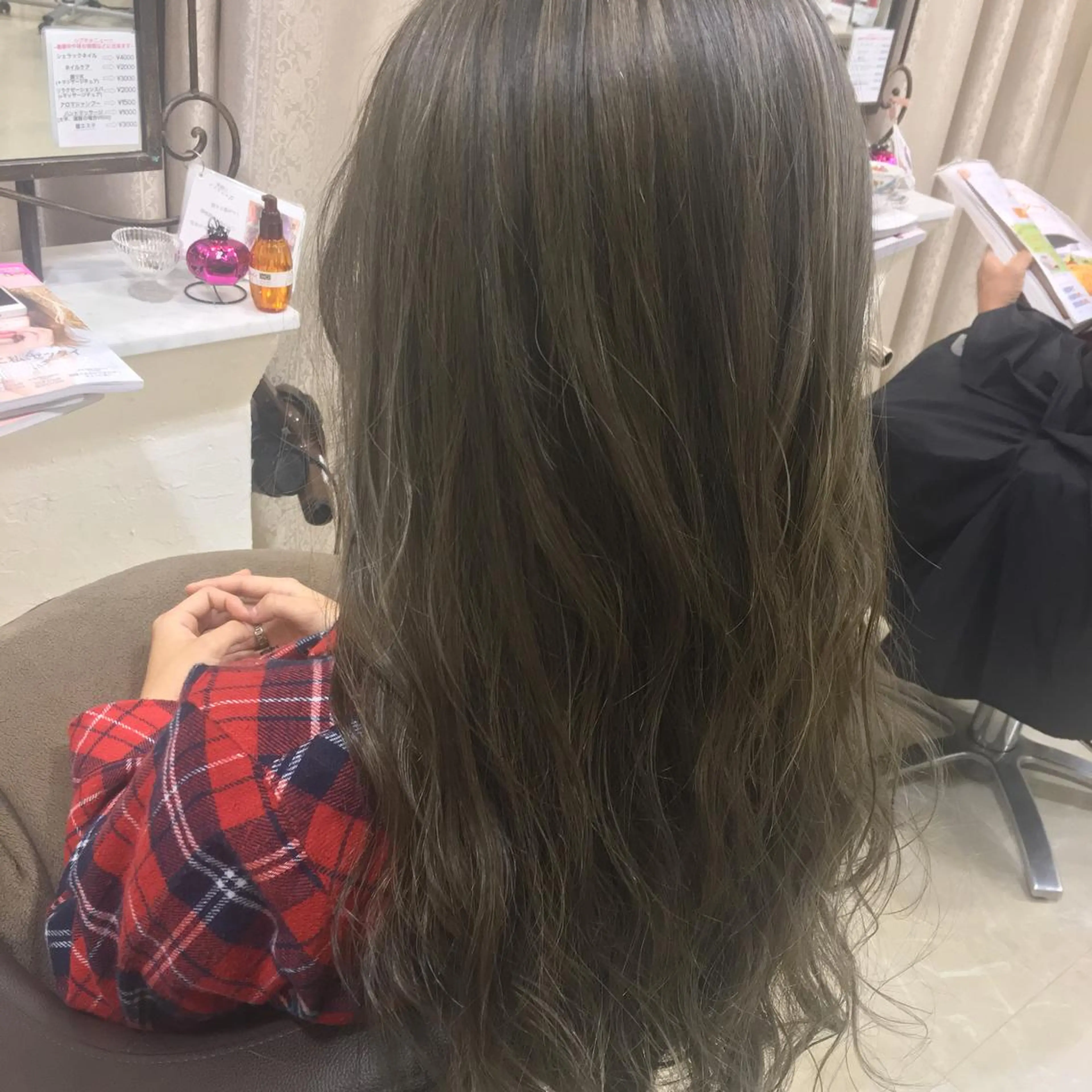 ロング カラー ブリーチ グレージュ ハイライトカラー アイスグレージュ ハイライト RUMéL 🌙YUIのマツエク・マツパデザイン