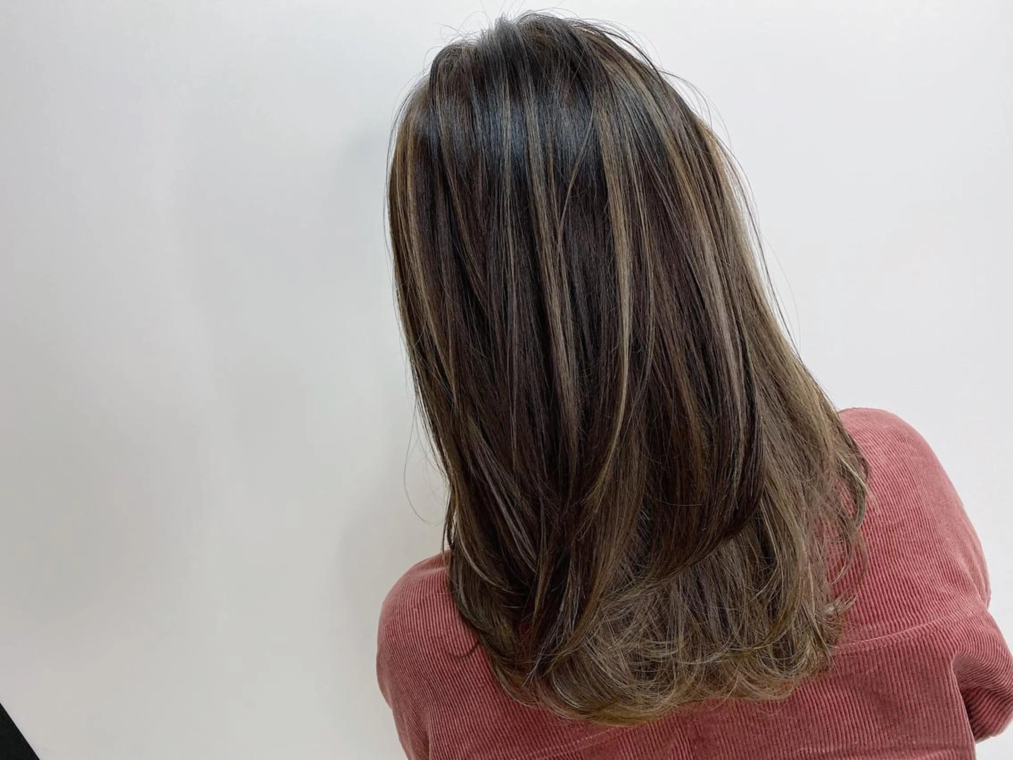 セミロング カラー デザインカラー ハイライトカラー ハイライト ブリーチカラー/ 岩破瑞希のヘアスタイル