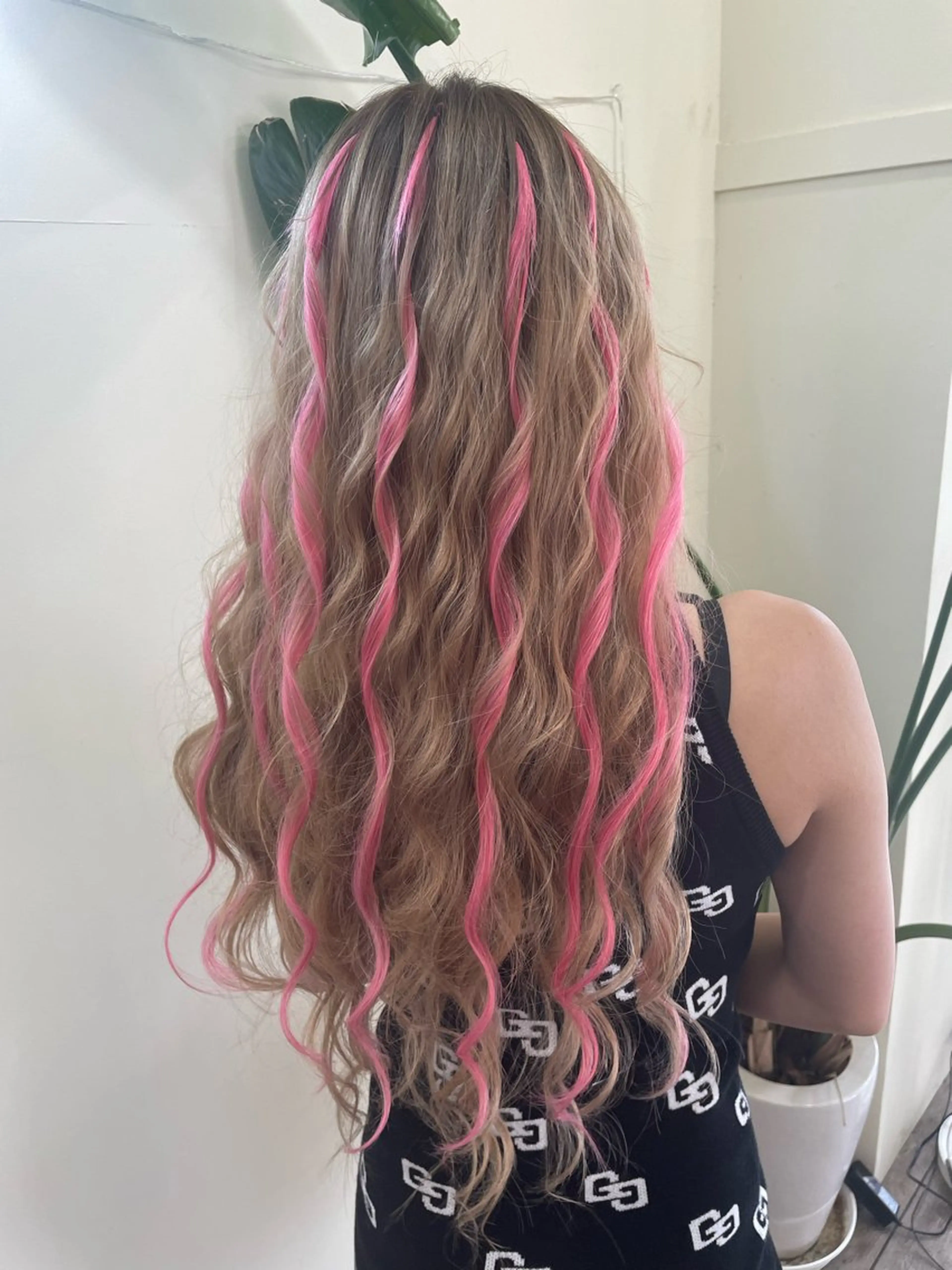 ロング カラー メッシュ ピンクカラー エクステ ヘアカラー エクステ WEST OLAND加藤圭介のヘアスタイル