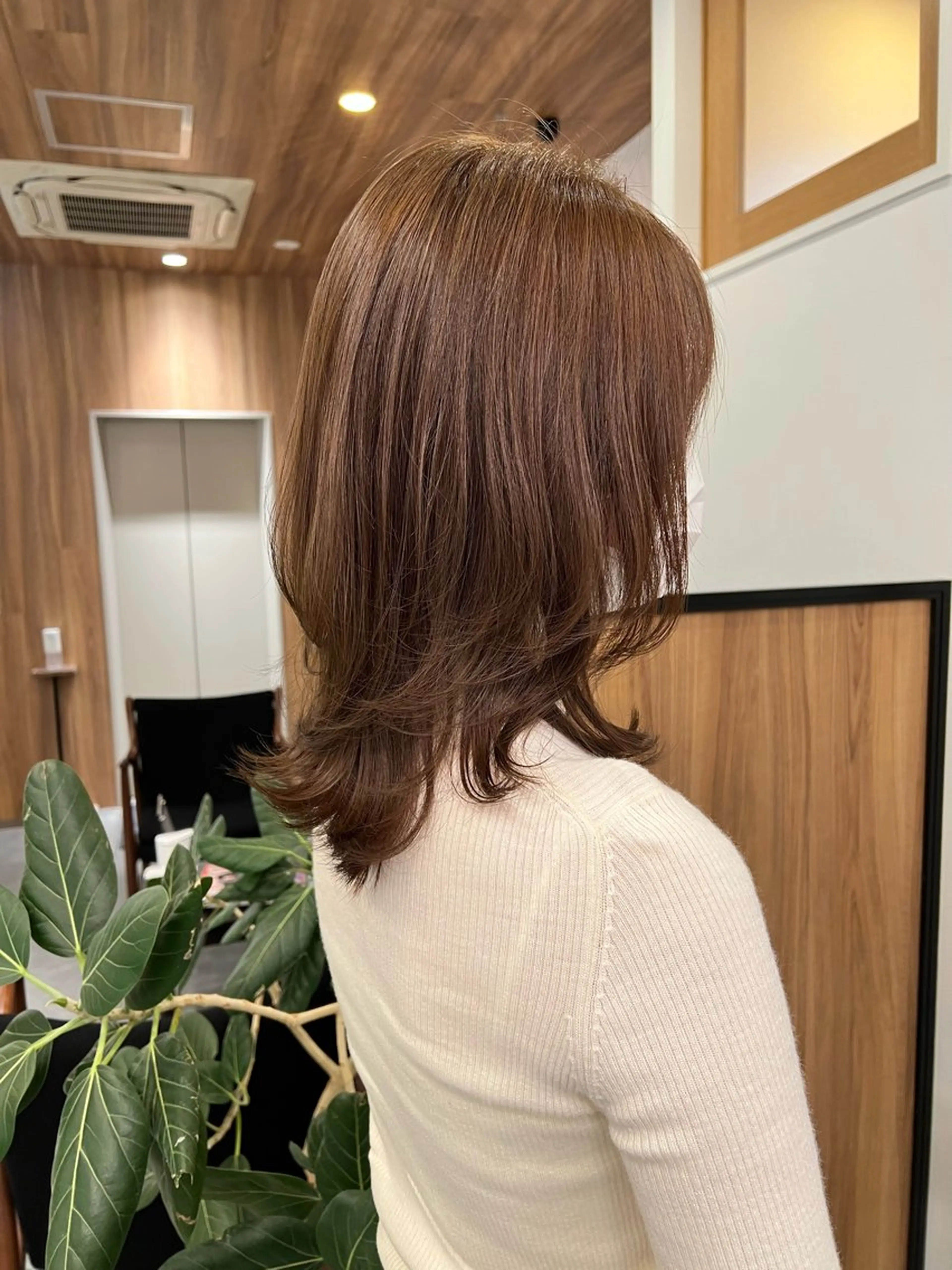 ミディアム カラー カワハラ ヒナコのヘアスタイル
