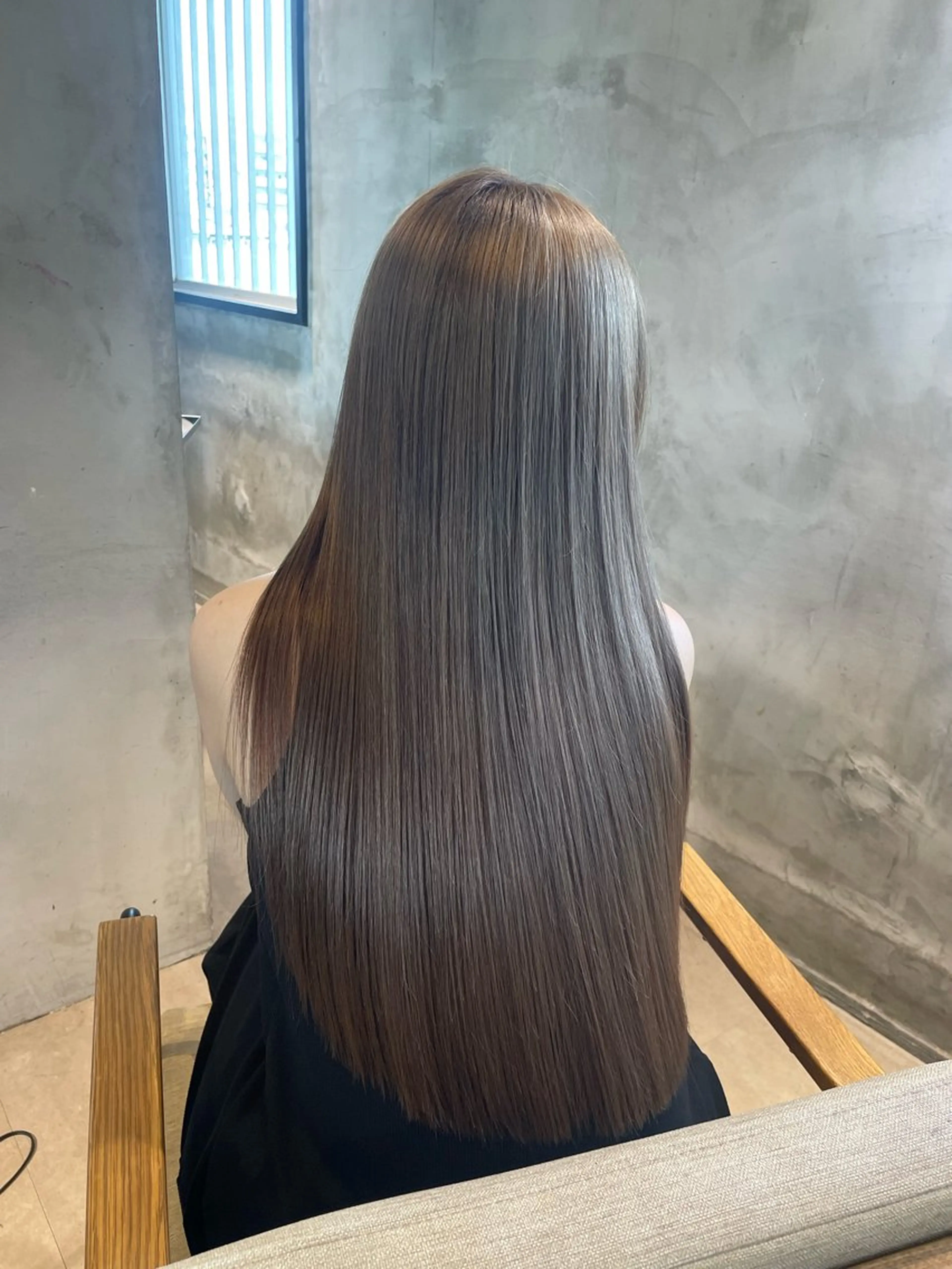 ロング カラー ベージュカラー ブリーチ ロング トリートメント ヘアカラー トリートメント Koko . 【高円寺】のヘアスタイル
