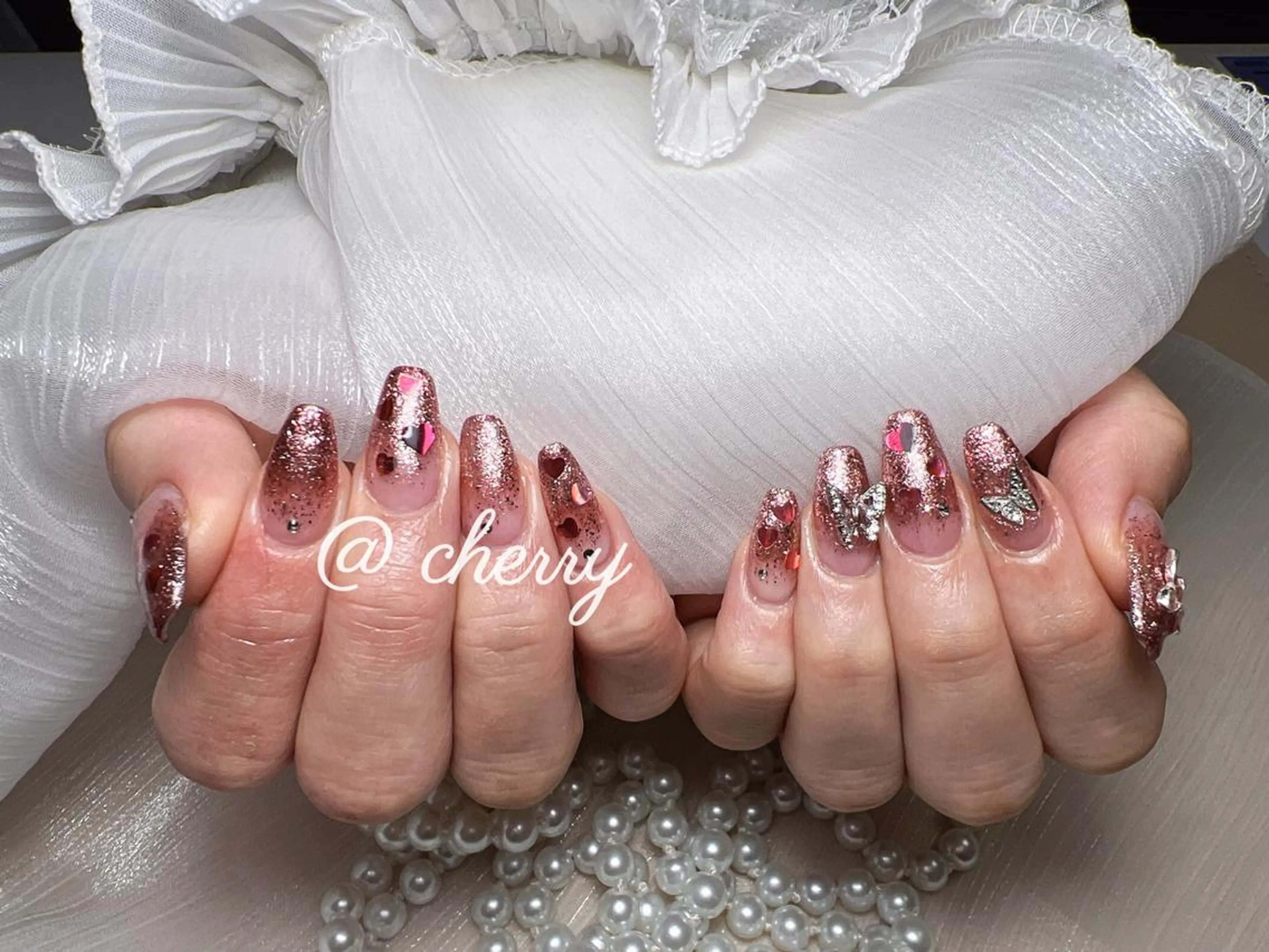 ネイル アートネイル ジェルネイル グラデーション キラキラネイル 持ち込み ハンドネイル ハンドケア LUXE NAIL SALONのネイルデザイン