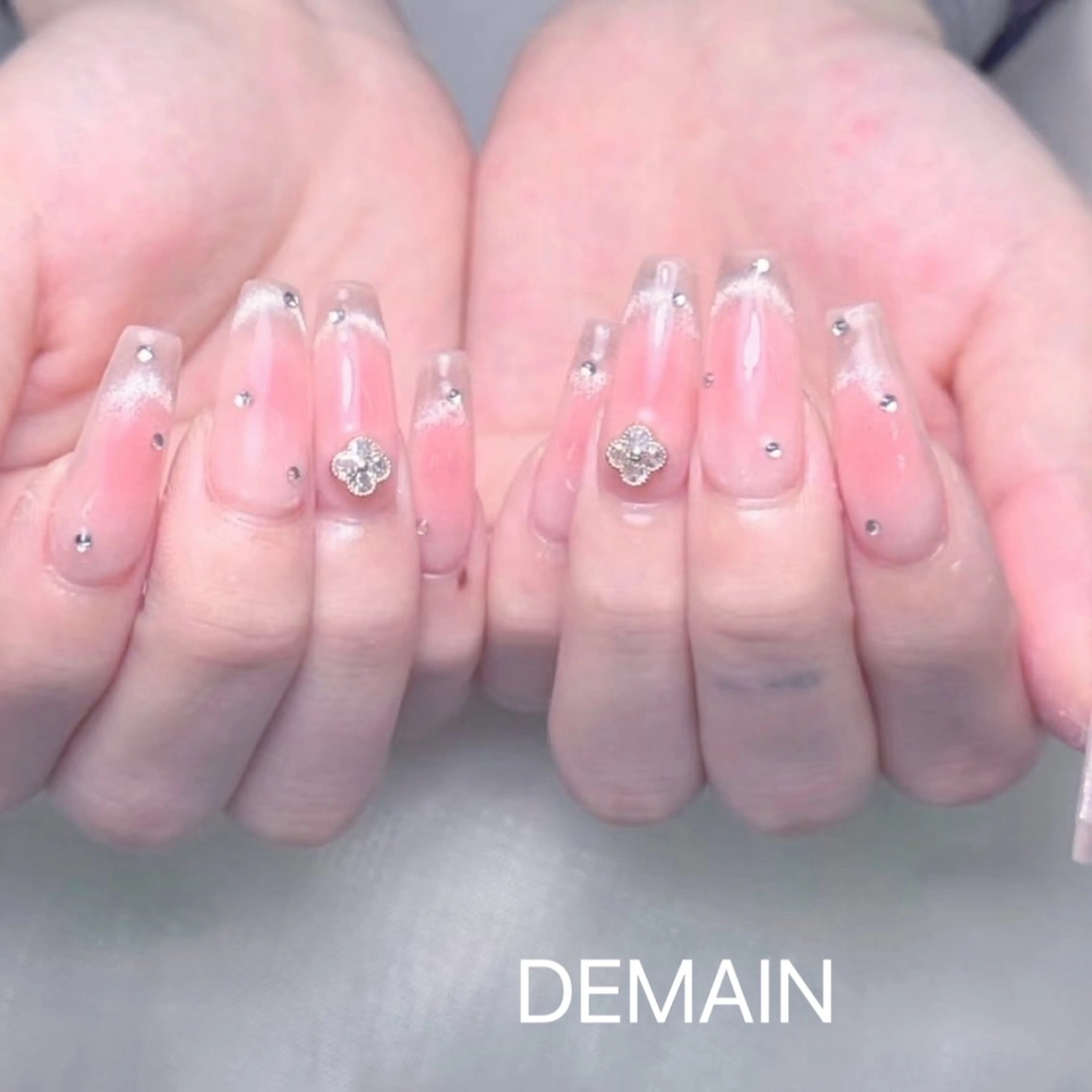 ネイル アートネイル オーロラネイル ガーリー キラキラネイル 韓国ネイル ハンドネイル DEMAIN- 🌸のネイルデザイン