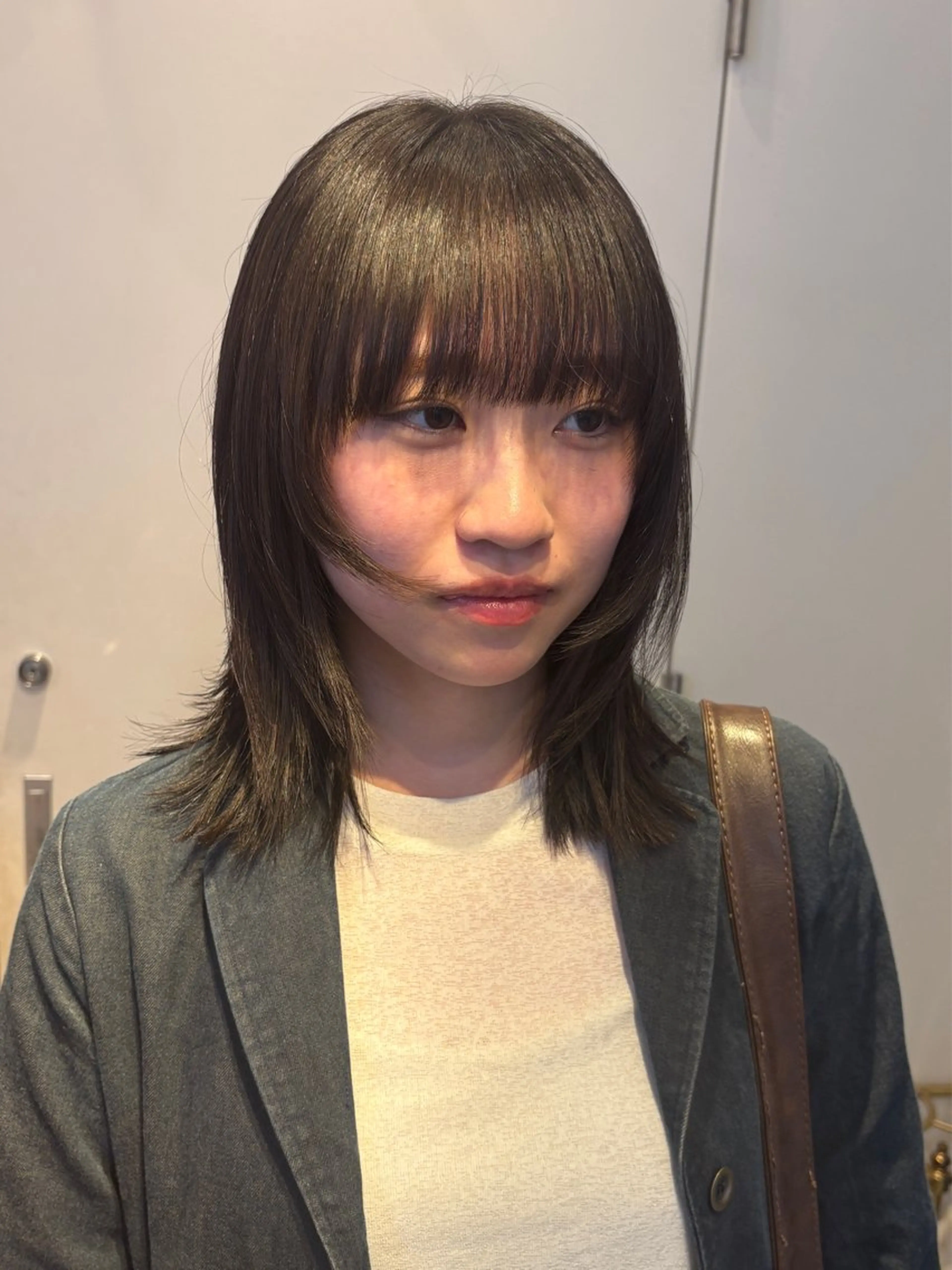 ミディアム カラー カット ヘアカラー トリートメント RIN／韓国ヘア レイヤーカットのヘアスタイル