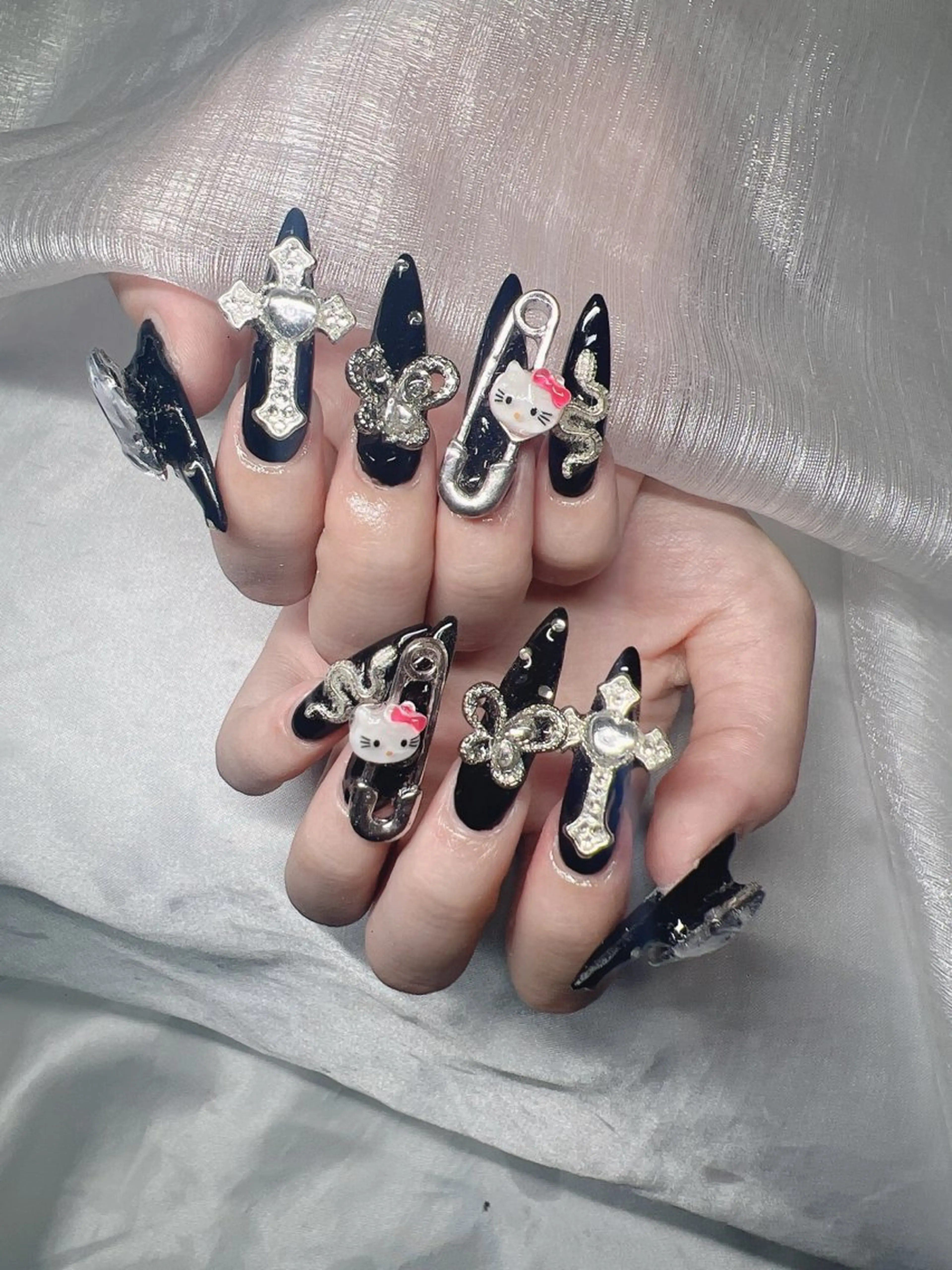 ネイル 長さ出し グラデーション 卒業式 キラキラネイル マグネットネイル ハンドネイル Lee Nailsのネイルデザイン