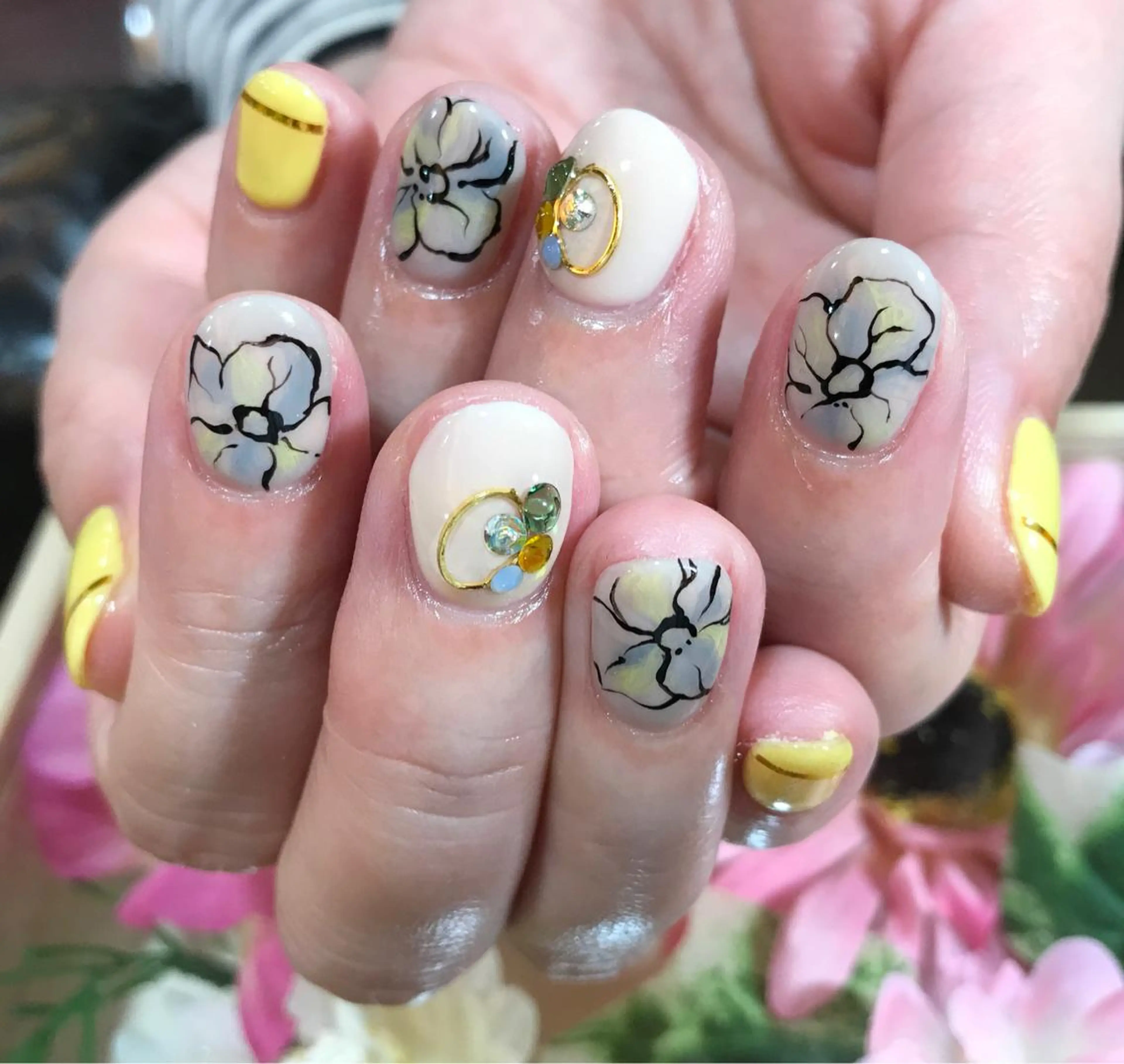 ネイル フラワーネイル 春ネイル 黄色 nailsalon colon所属・nailartist lisaのネイルデザイン