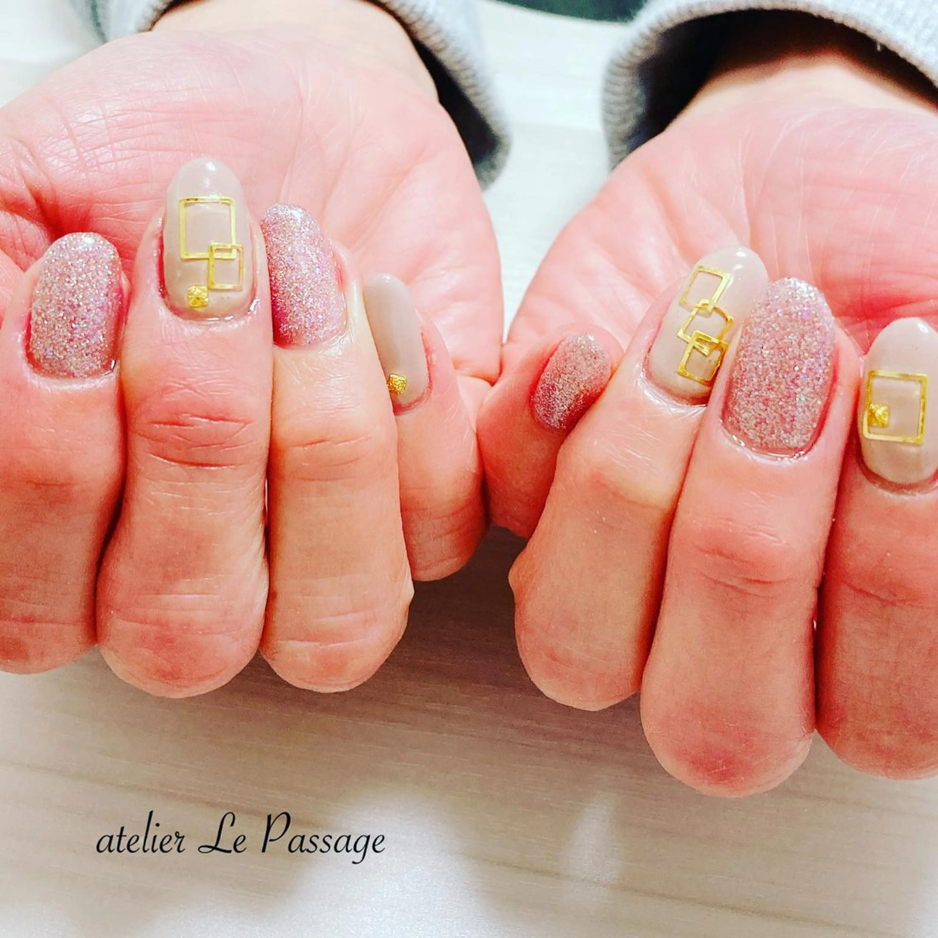 ネイル ジェルネイル キラキラネイル ニュアンスネイル パラジェル 冬ネイル Atelier Le Passage所属・h nakatsukaのネイルデザイン