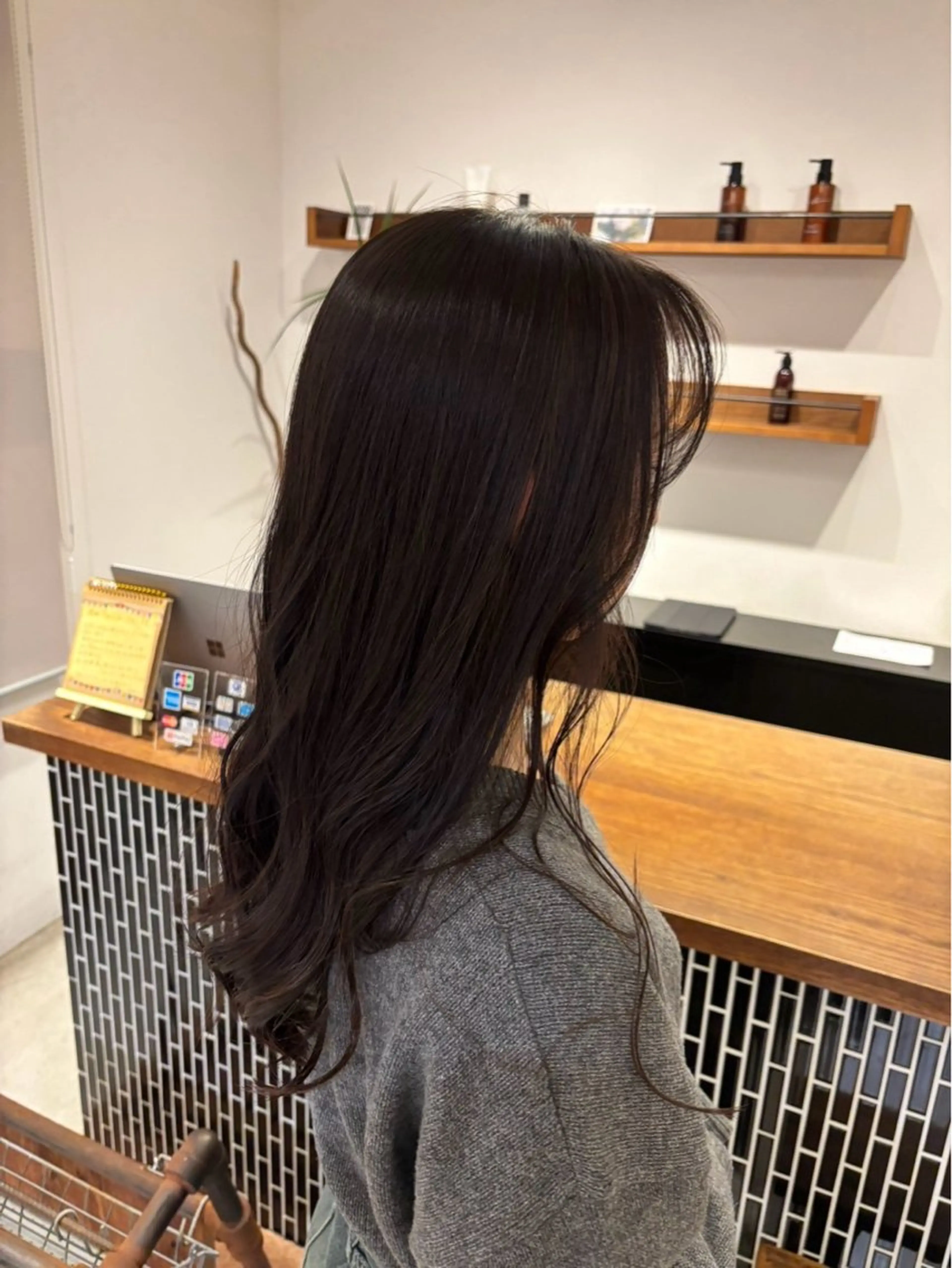 カラー dress nanamiのヘアスタイル